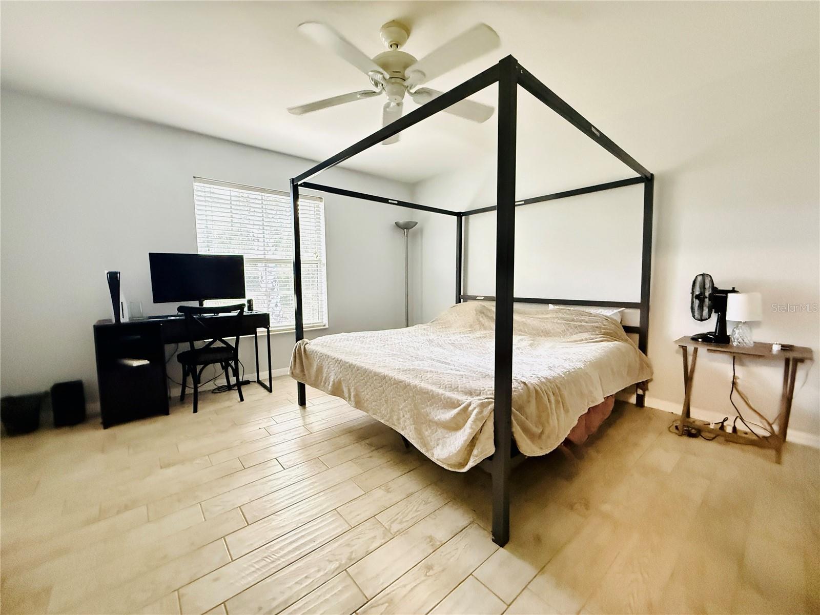 Image 20 of 23 For 2928 Abbotsford Street