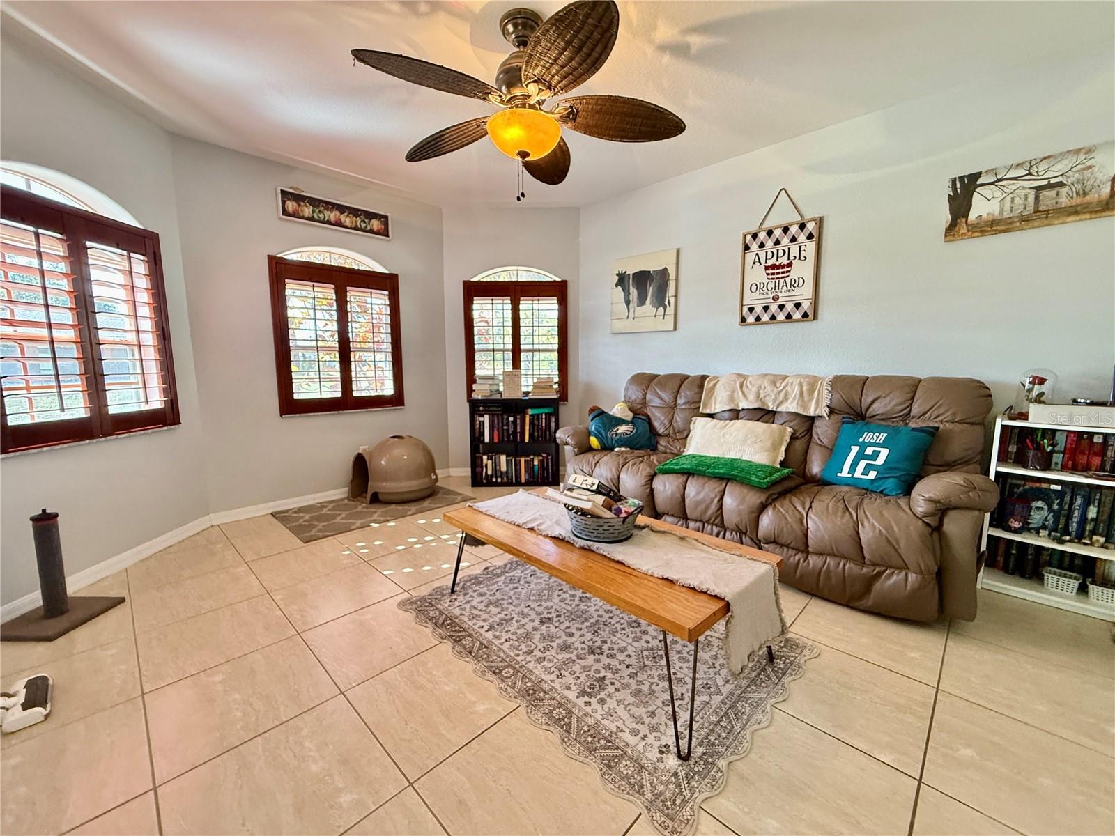 Image 7 of 23 For 2928 Abbotsford Street