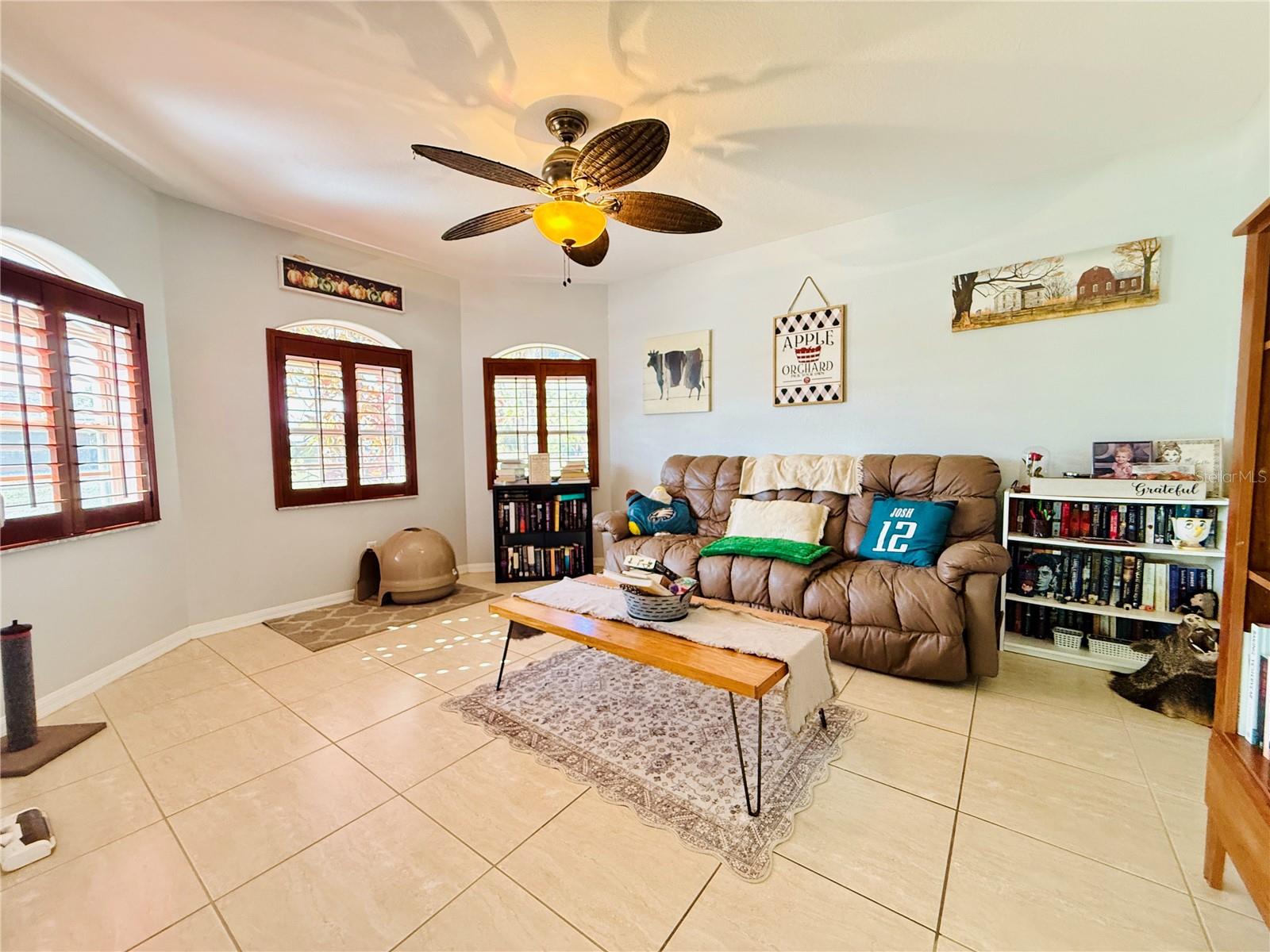 Image 8 of 23 For 2928 Abbotsford Street