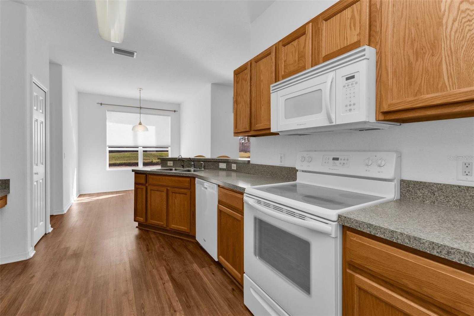 Image 13 of 49 For 24576 Buckingham Way