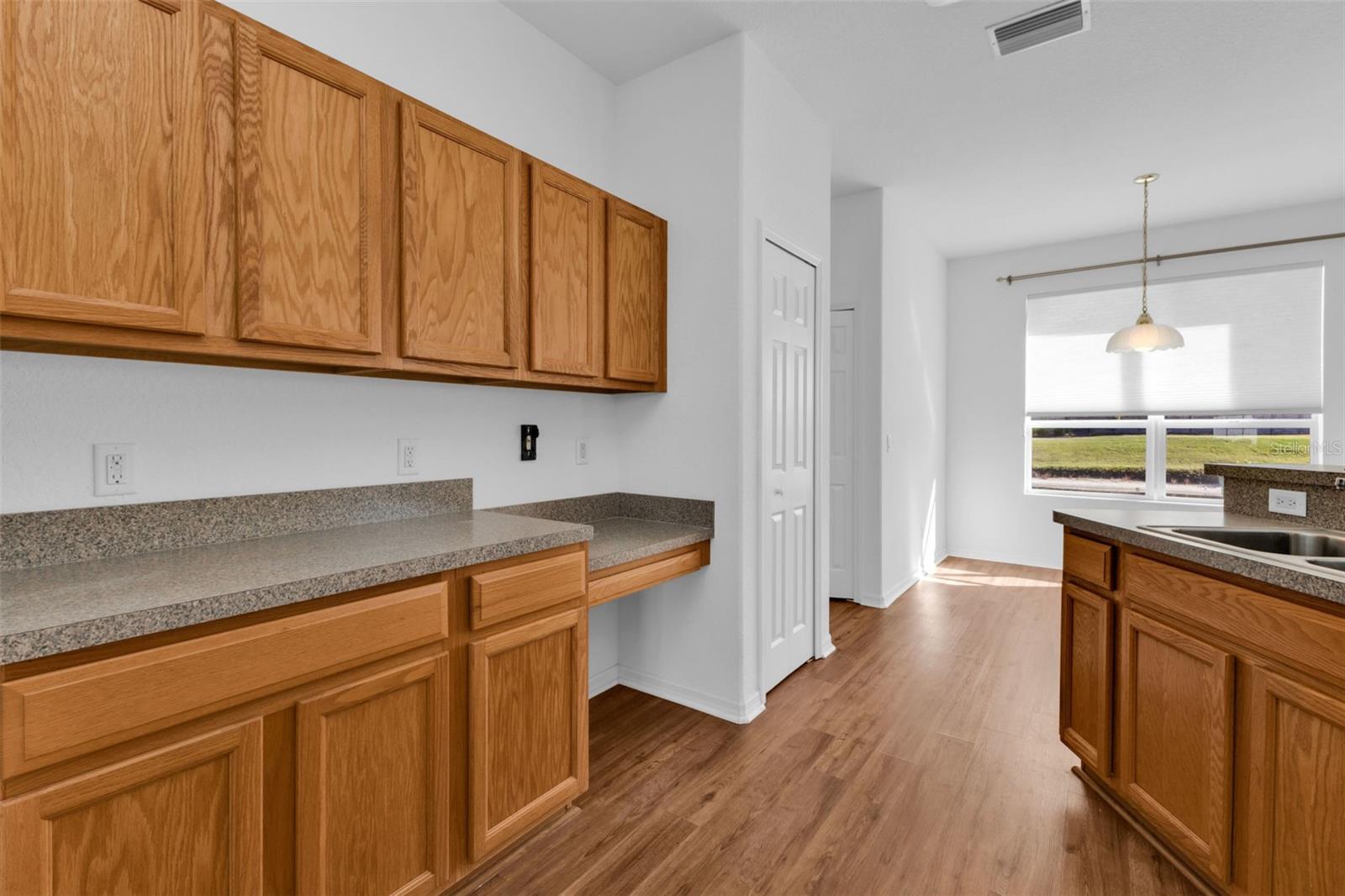 Image 14 of 49 For 24576 Buckingham Way