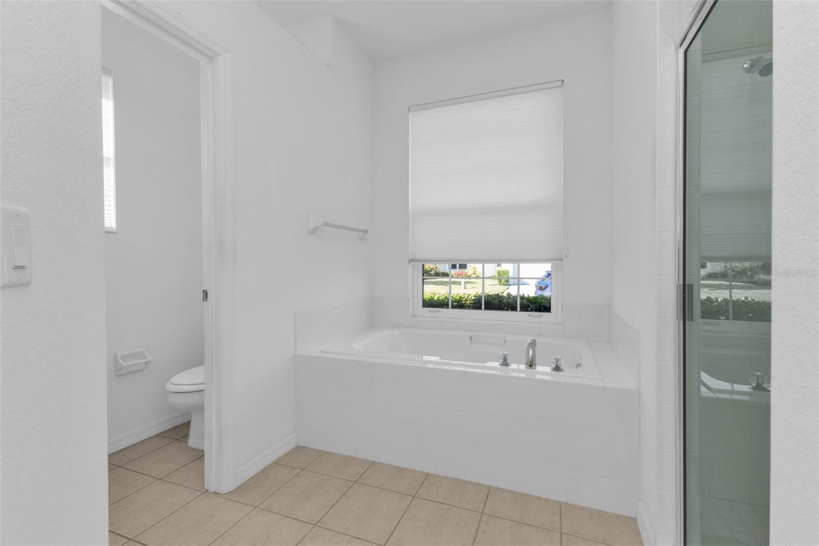 Image 25 of 49 For 24576 Buckingham Way