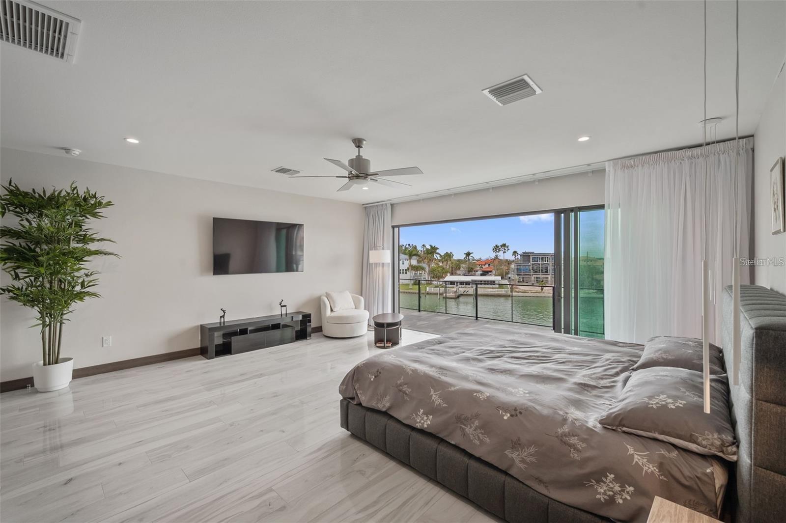 Listing photo id 31 for 36 Dolphin Drive