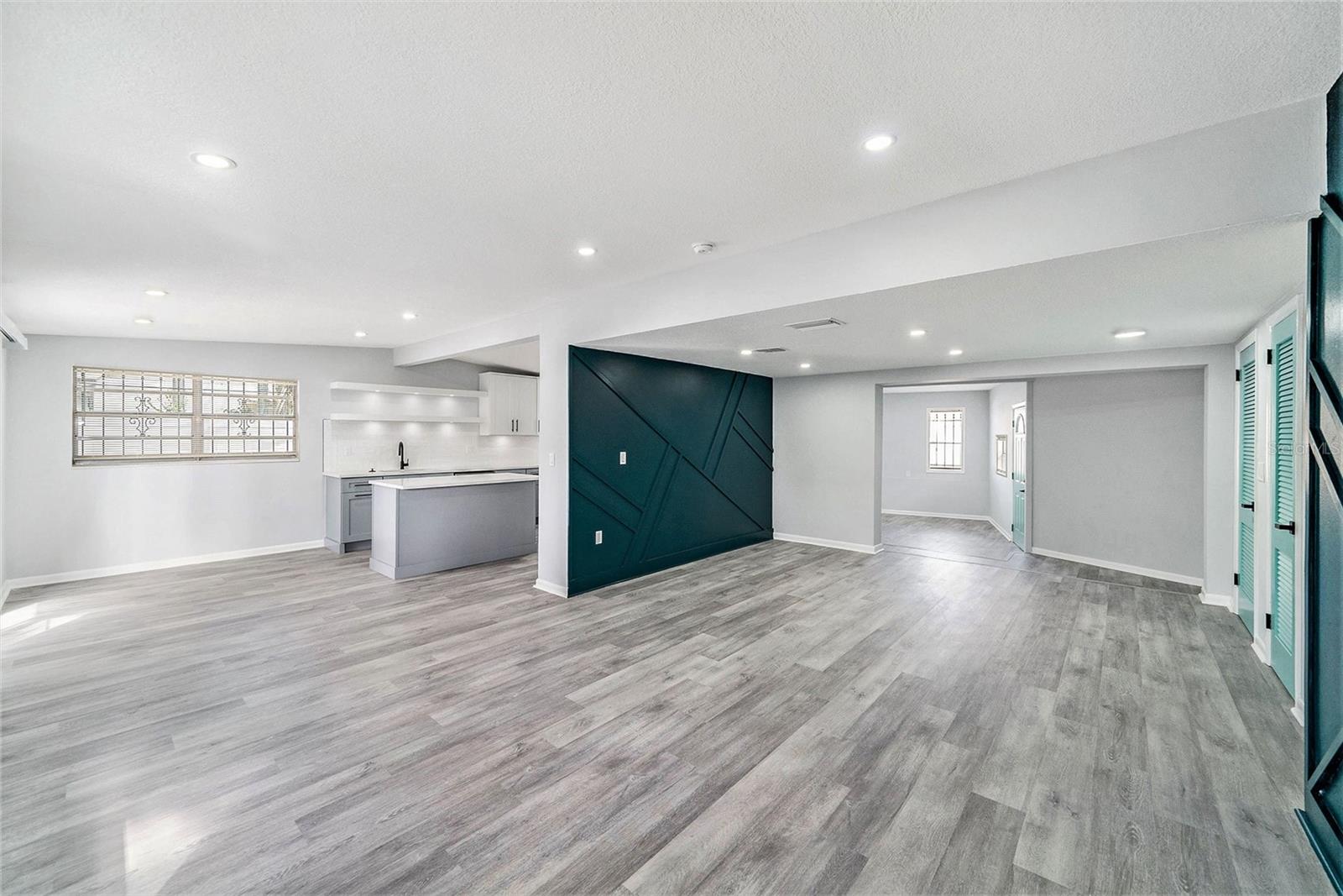 Listing photo id 11 for 10714 Central Avenue