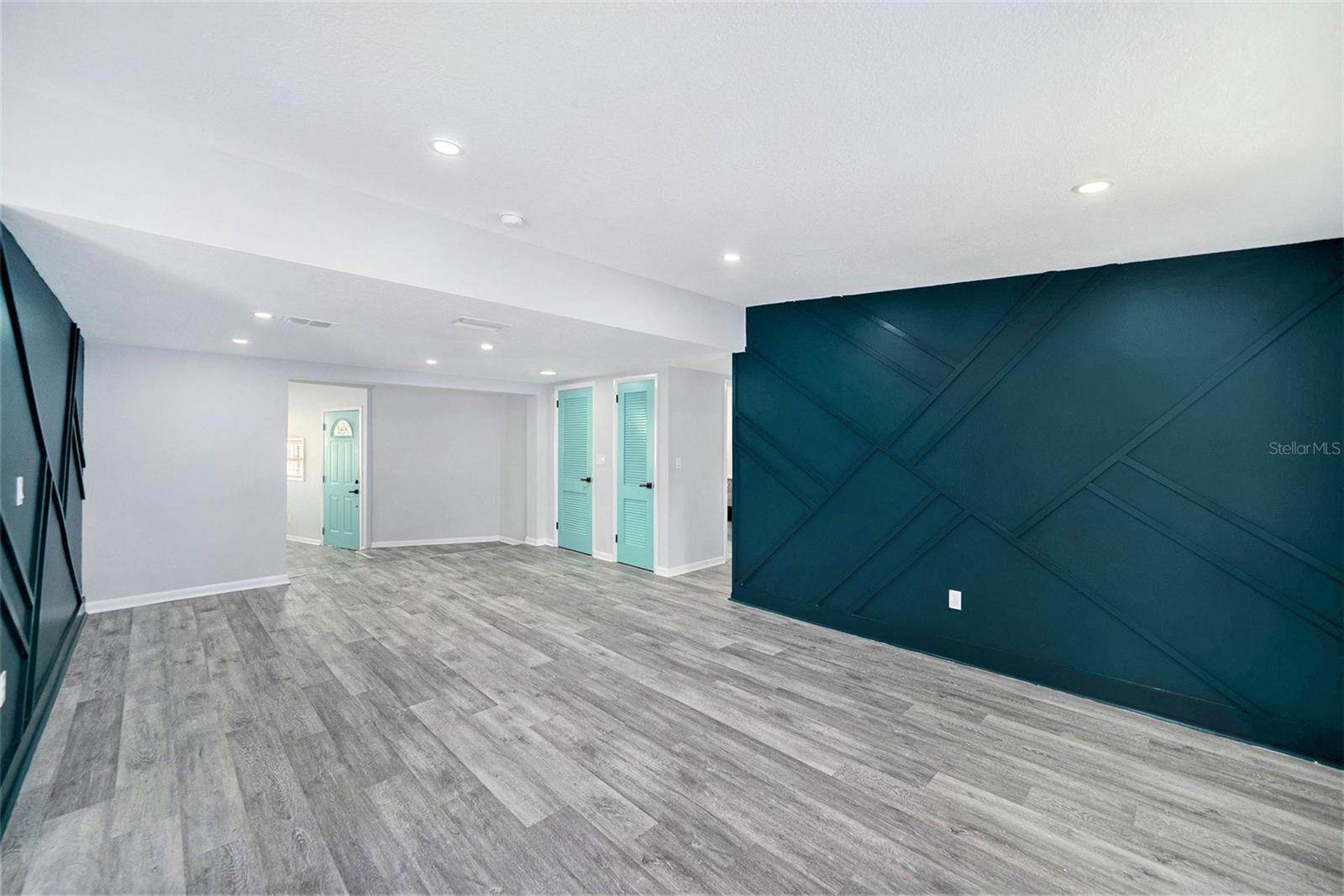 Listing photo id 13 for 10714 Central Avenue