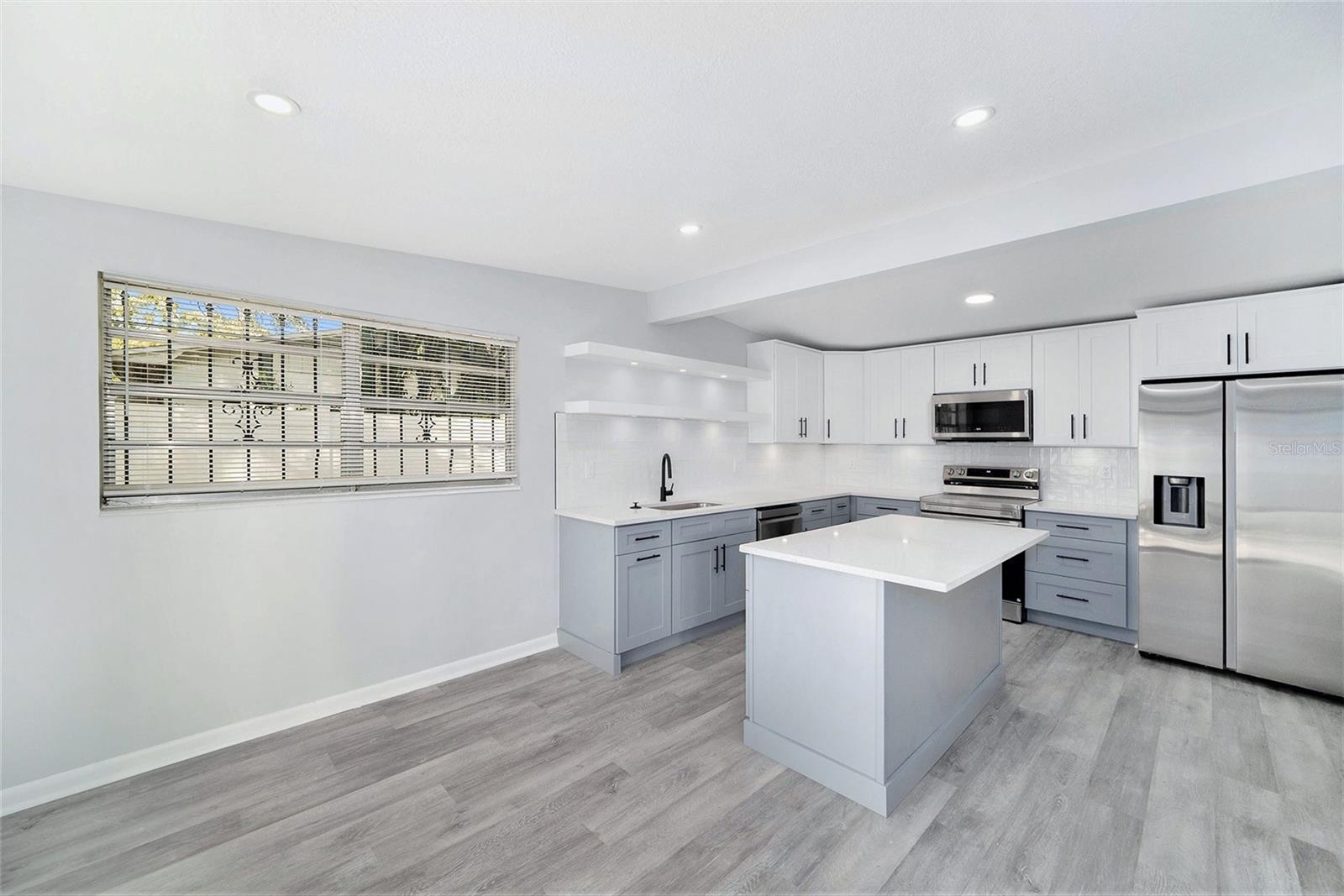 Listing photo id 14 for 10714 Central Avenue