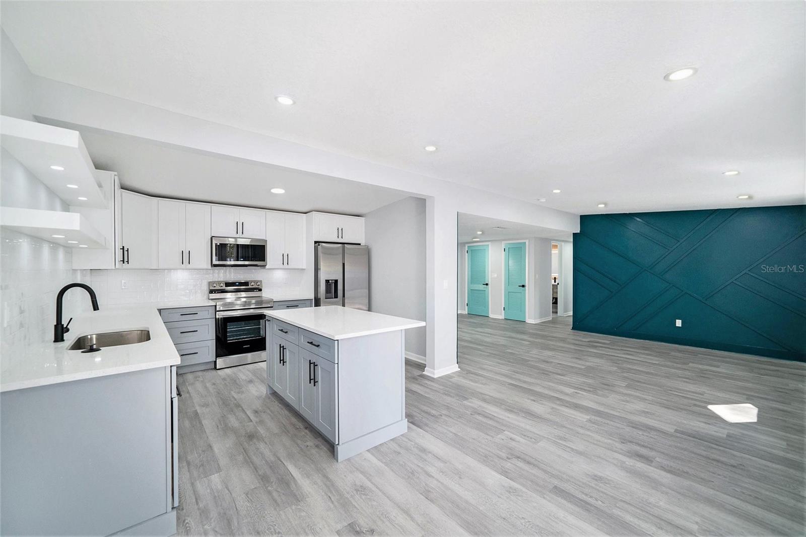 Listing photo id 17 for 10714 Central Avenue