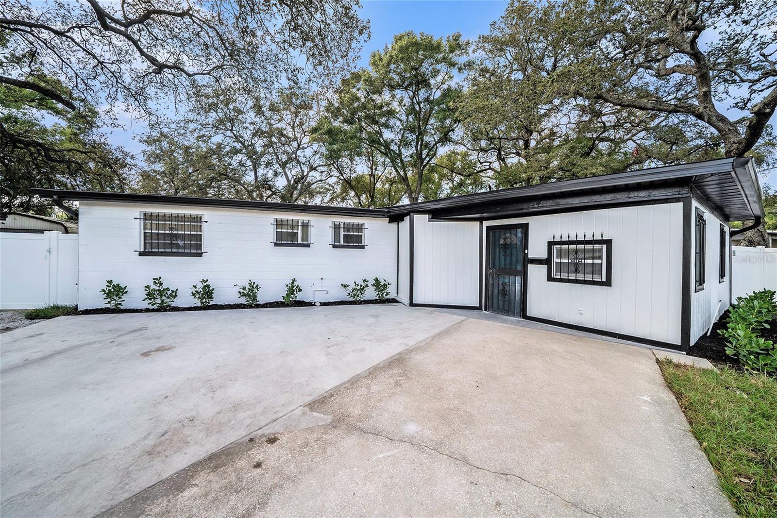 Listing photo id 0 for 10714 Central Avenue