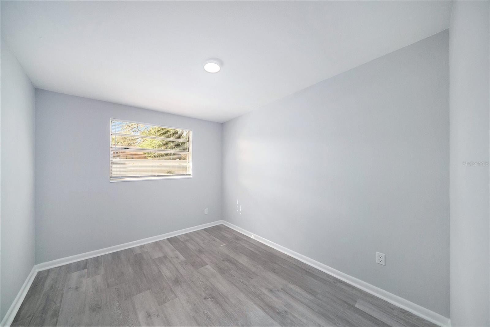 Listing photo id 19 for 10714 Central Avenue