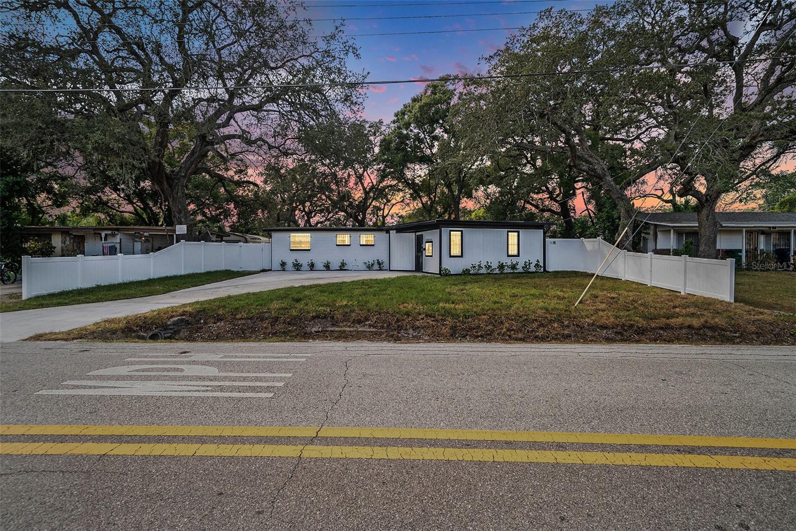 Listing photo id 26 for 10714 Central Avenue