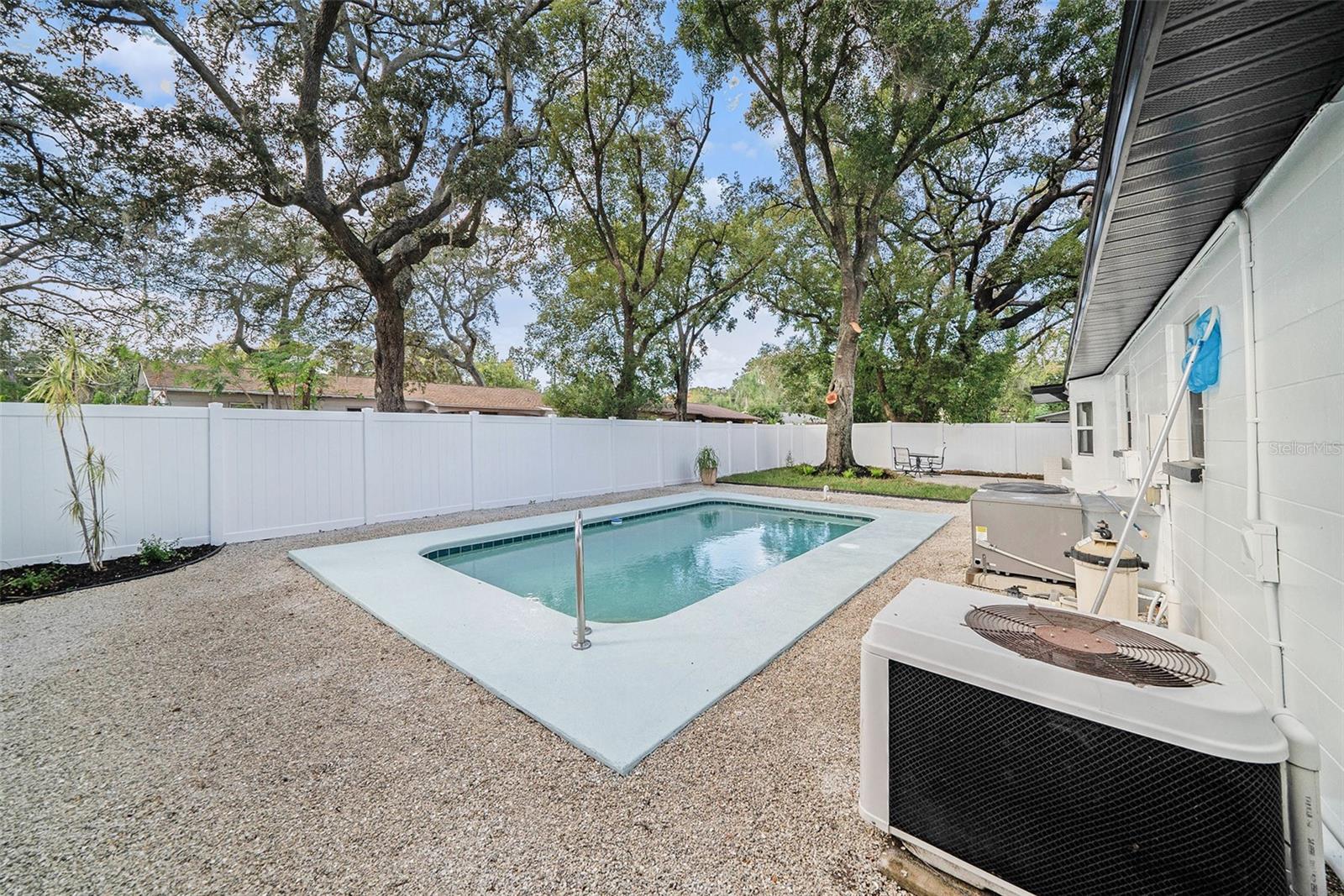 Listing photo id 2 for 10714 Central Avenue