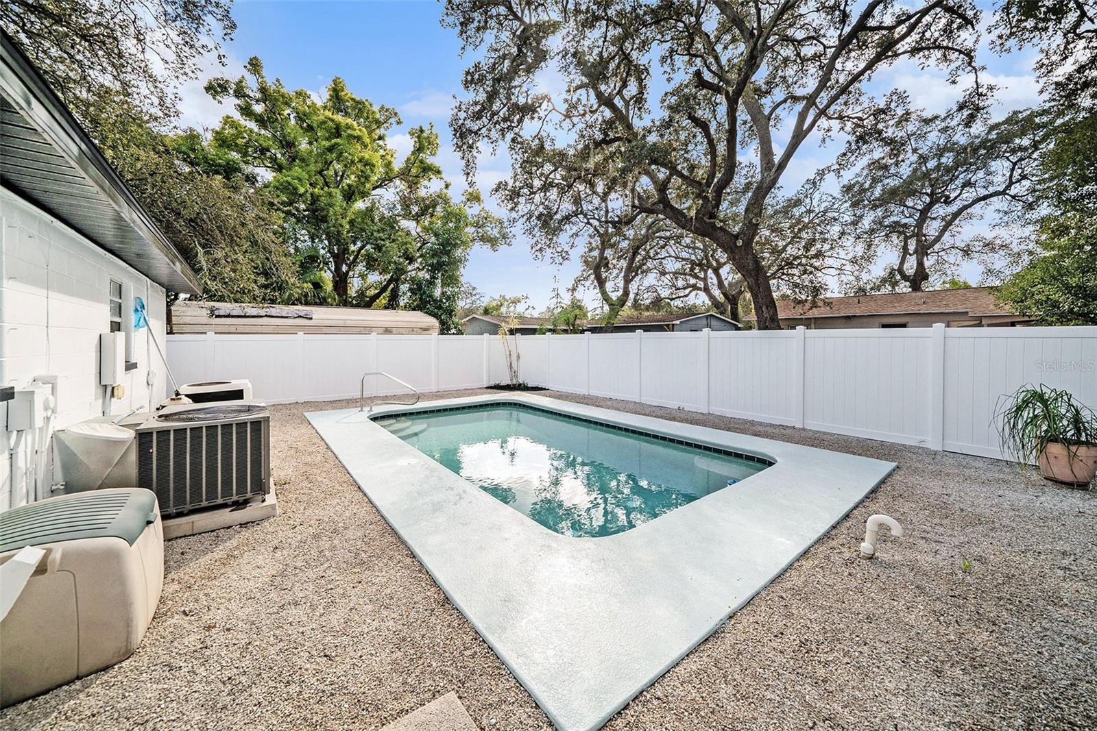 Listing photo id 5 for 10714 Central Avenue