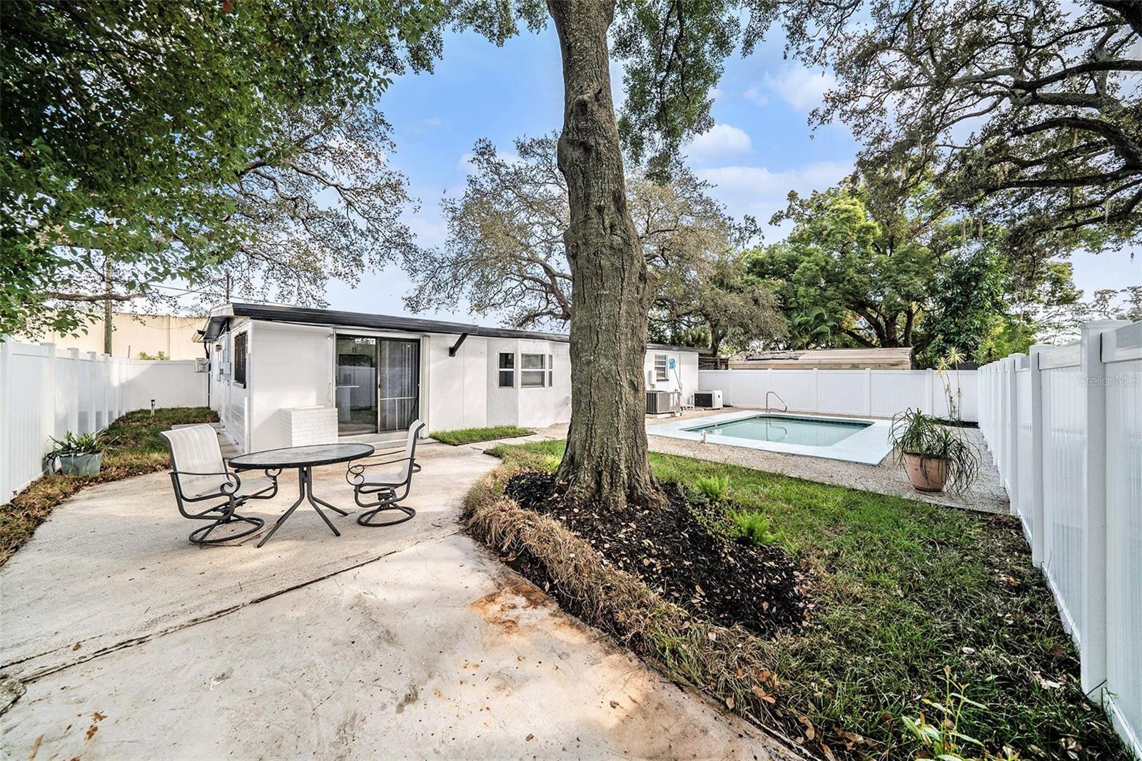 Listing photo id 6 for 10714 Central Avenue