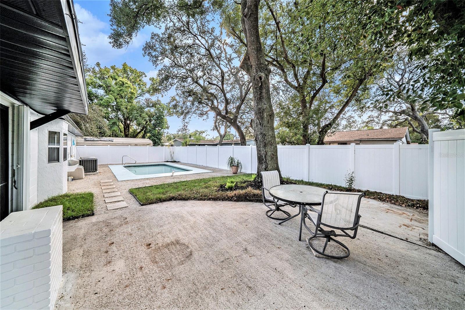 Listing photo id 7 for 10714 Central Avenue