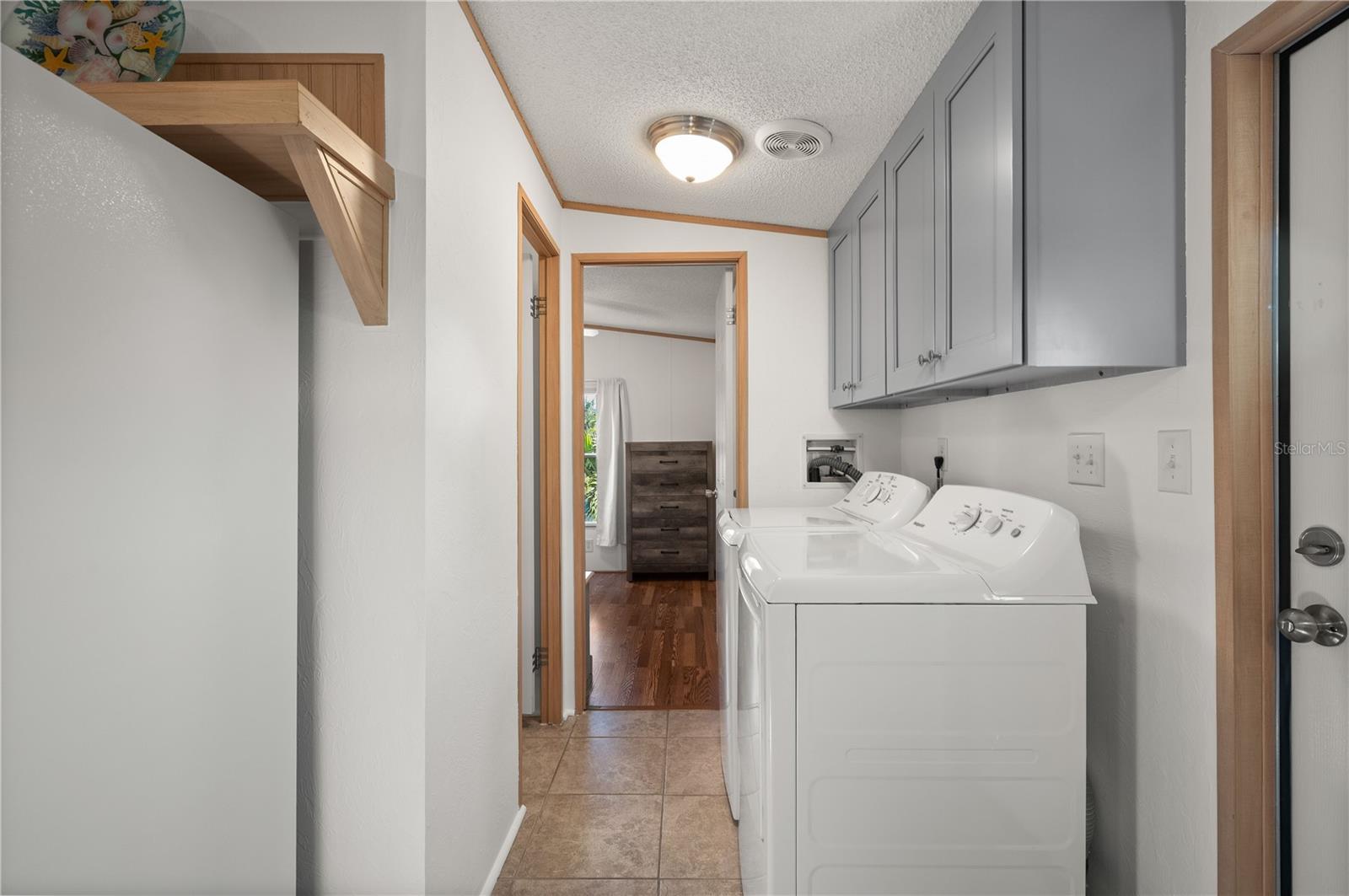 Image 23 of 55 For 24437 Harborview Road 114