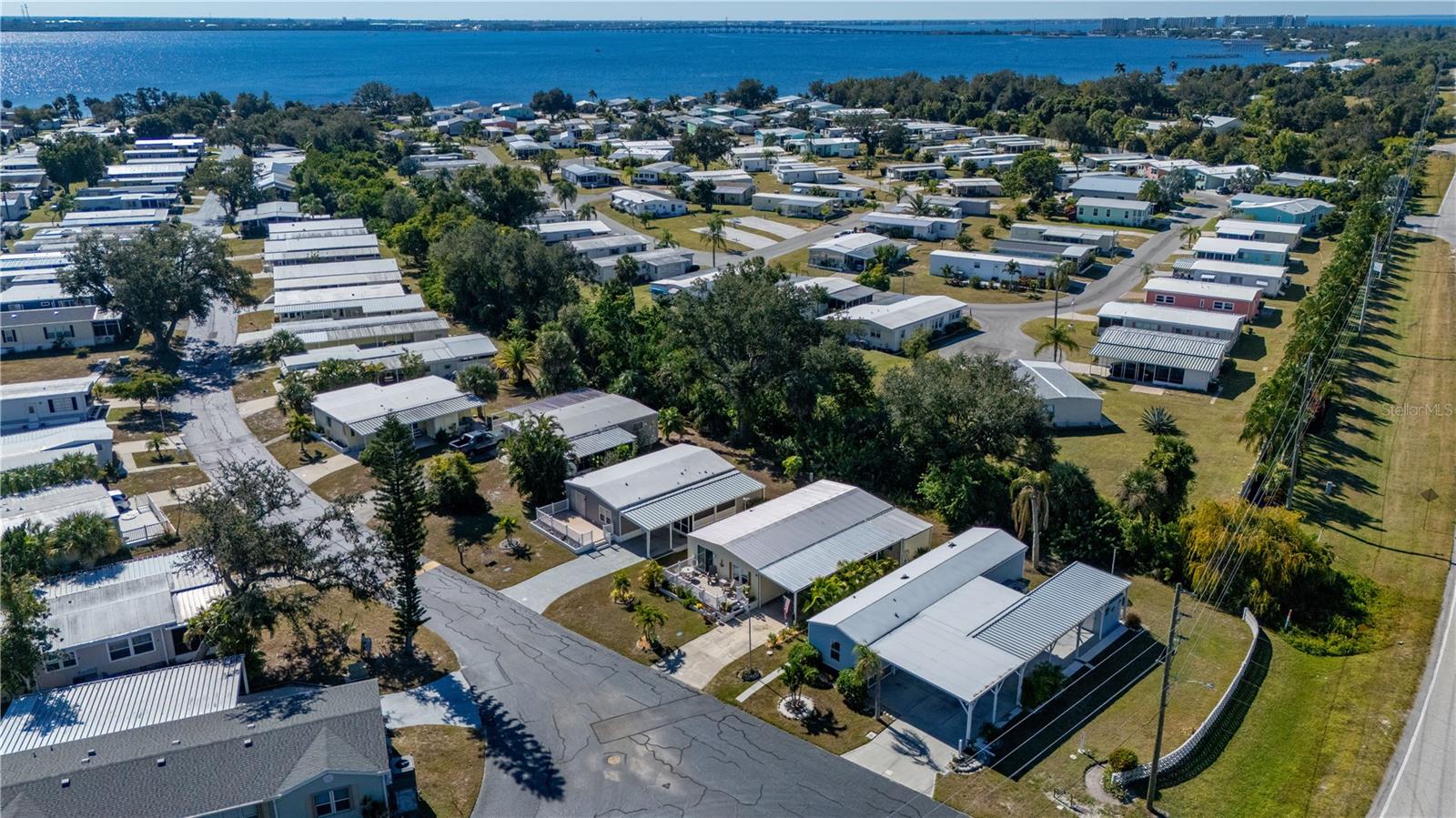 Image 39 of 55 For 24437 Harborview Road 114