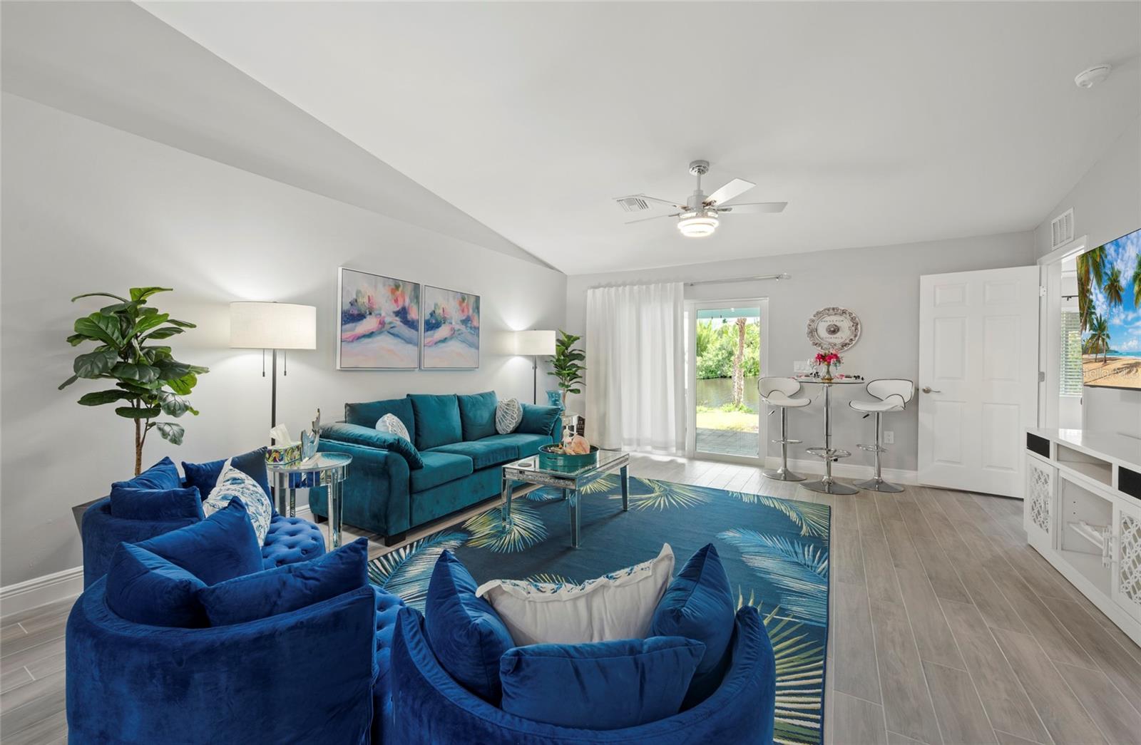 Image 12 of 32 For 2100 Como Street