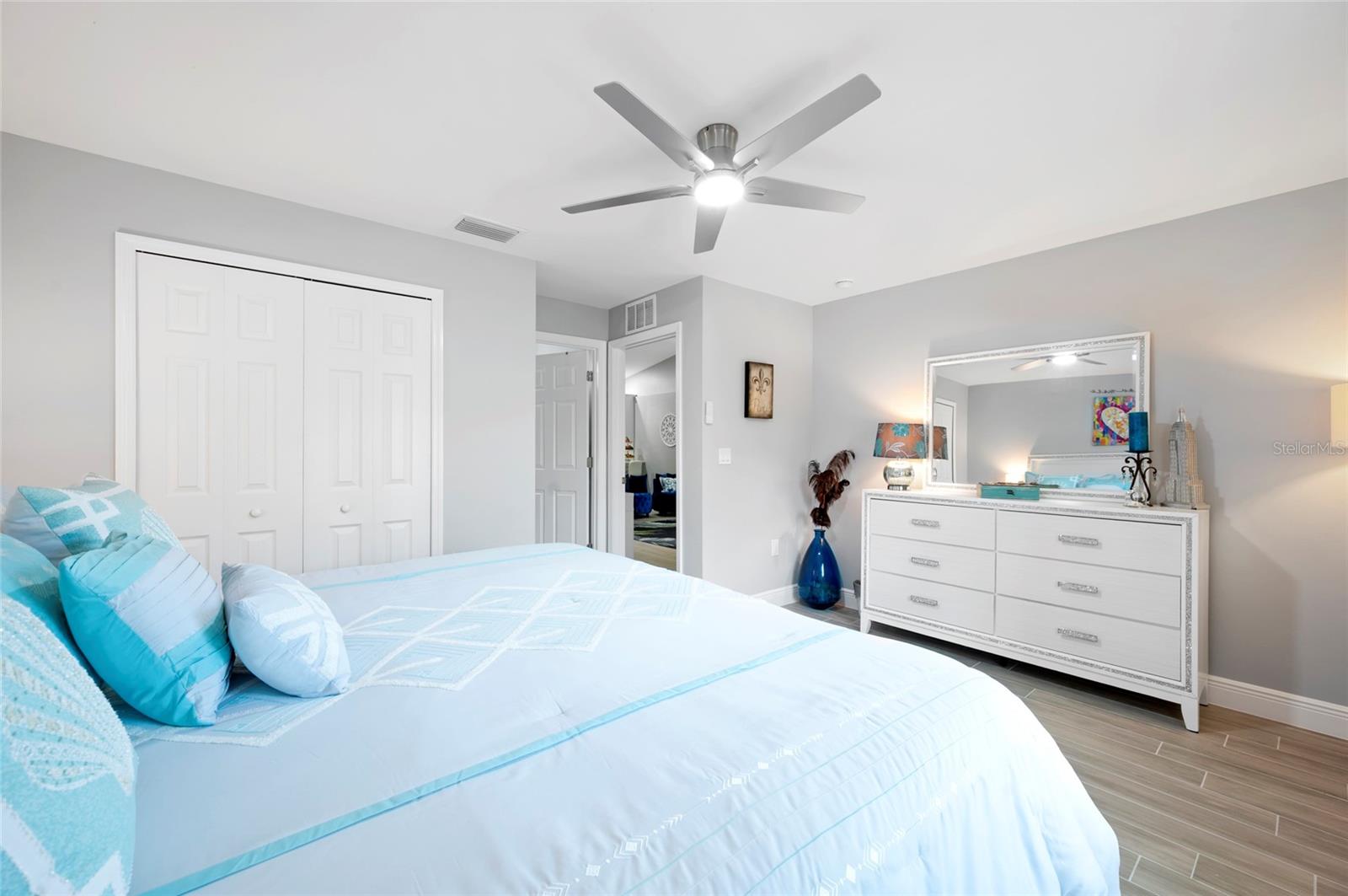 Image 17 of 32 For 2100 Como Street