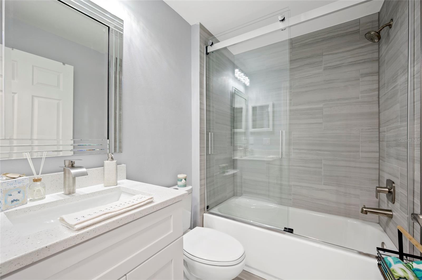 Image 21 of 32 For 2100 Como Street