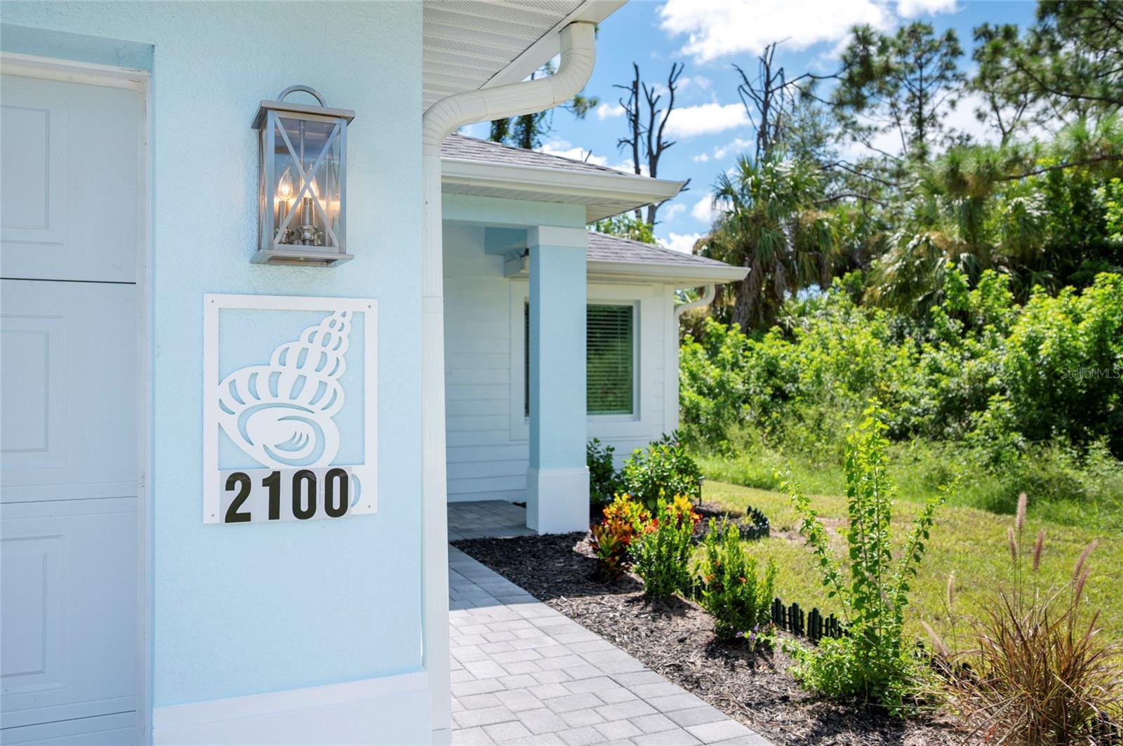 Image 3 of 32 For 2100 Como Street