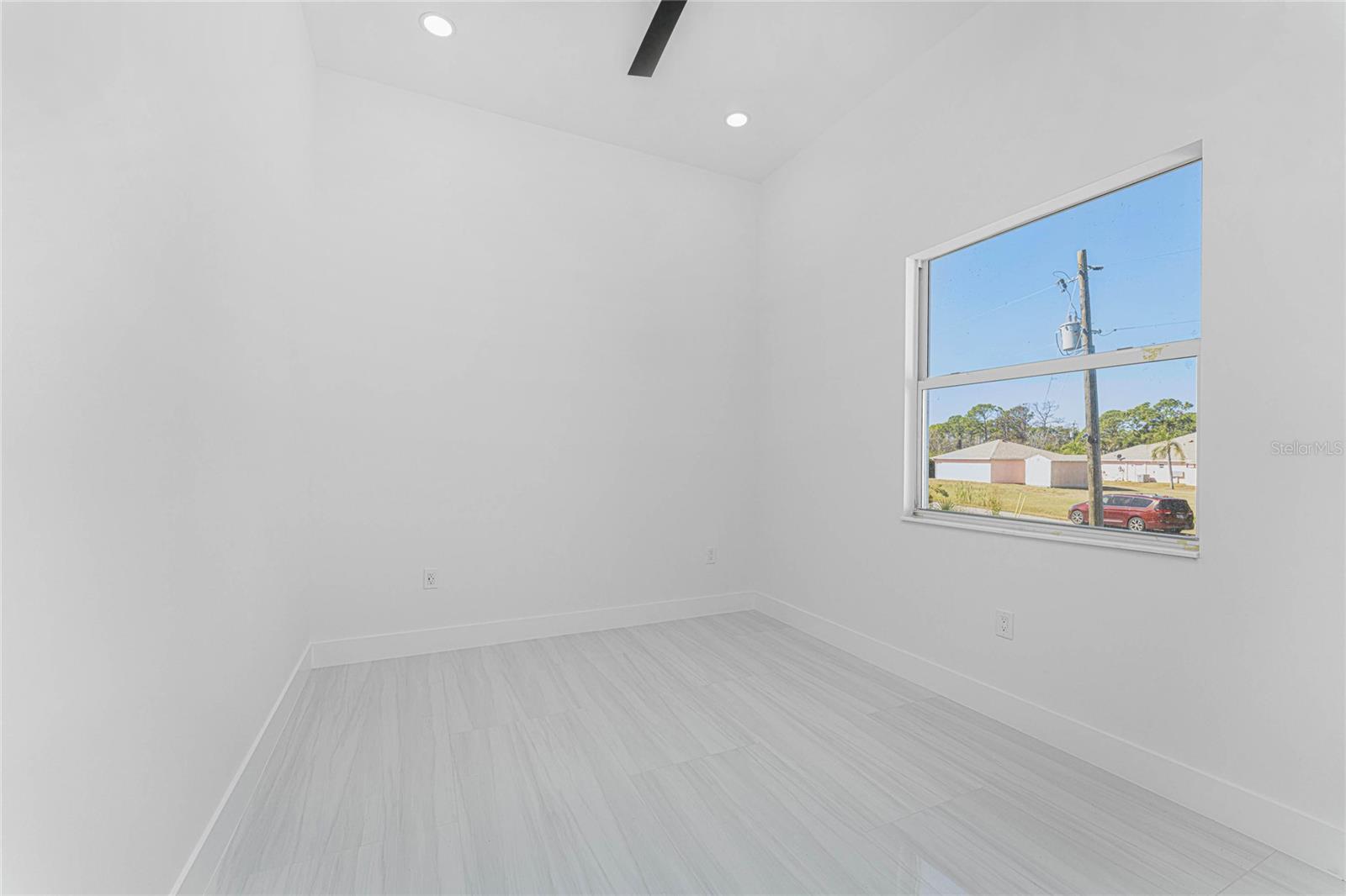 Image 37 of 77 For 576 Mcdill Drive