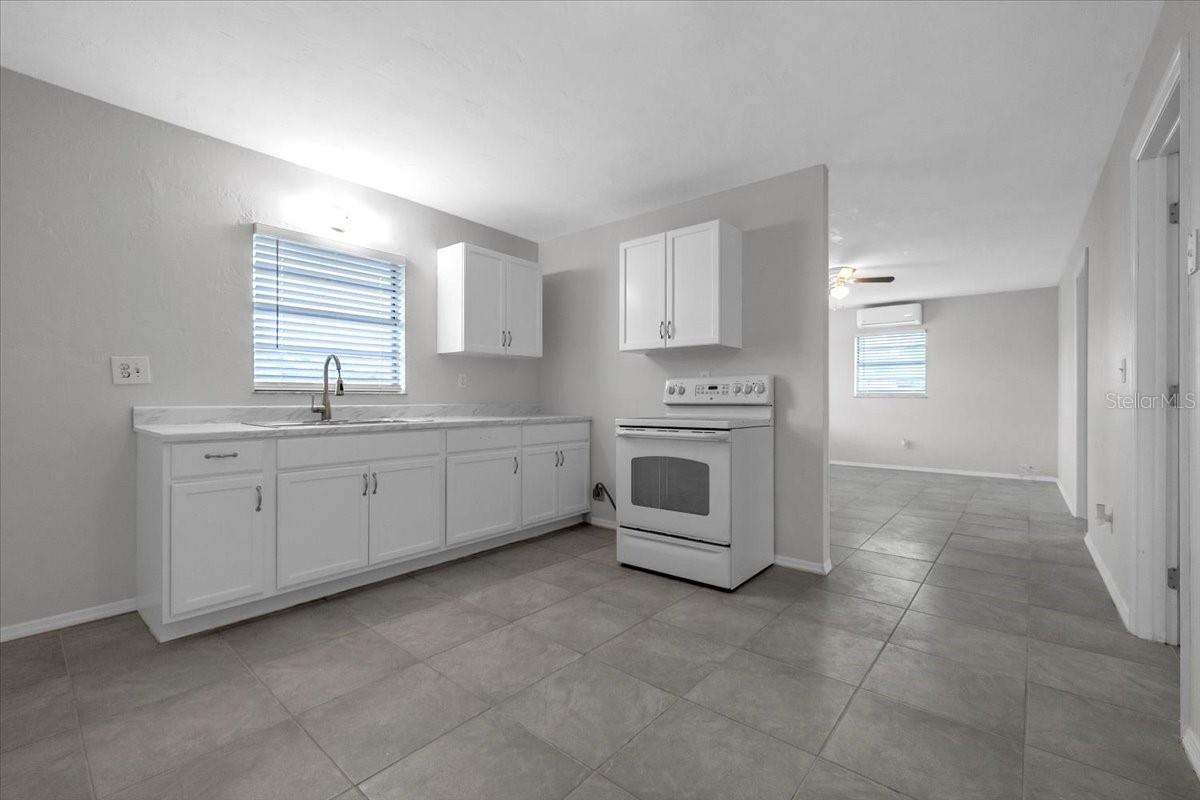 Image 11 of 38 For 1099 Hargrave Street