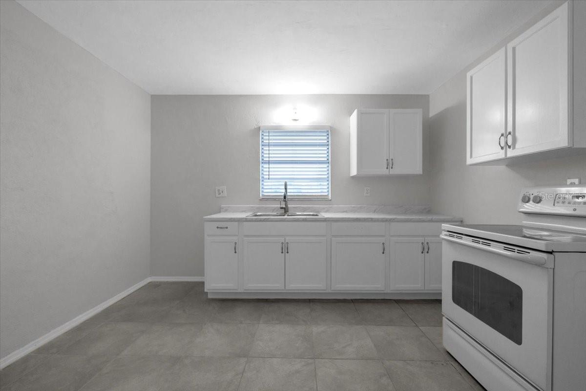 Image 13 of 38 For 1099 Hargrave Street