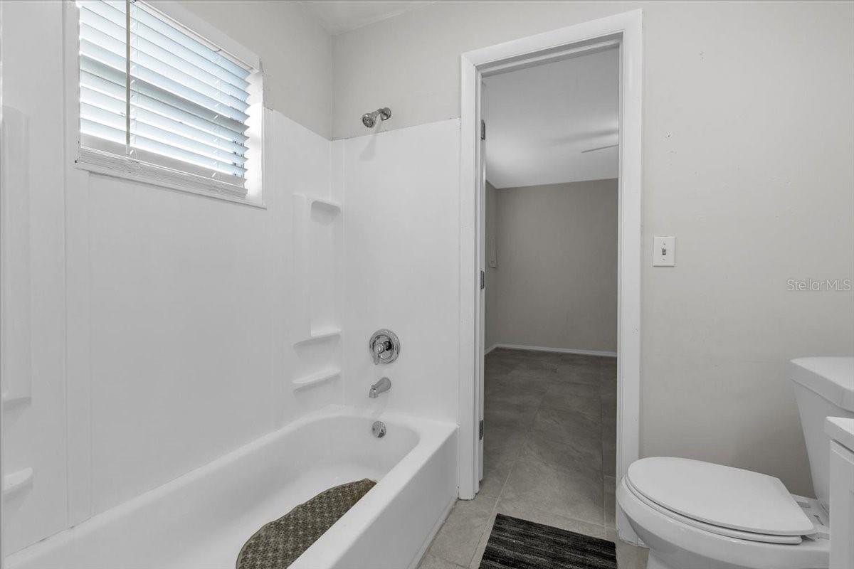 Image 21 of 38 For 1099 Hargrave Street