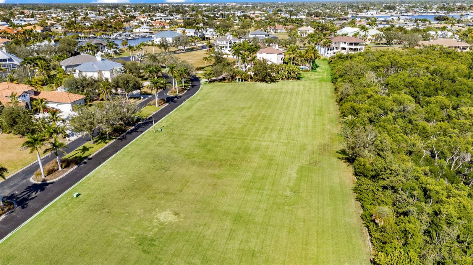 Image 13 of 35 For 4661 Grassy Point Boulevard