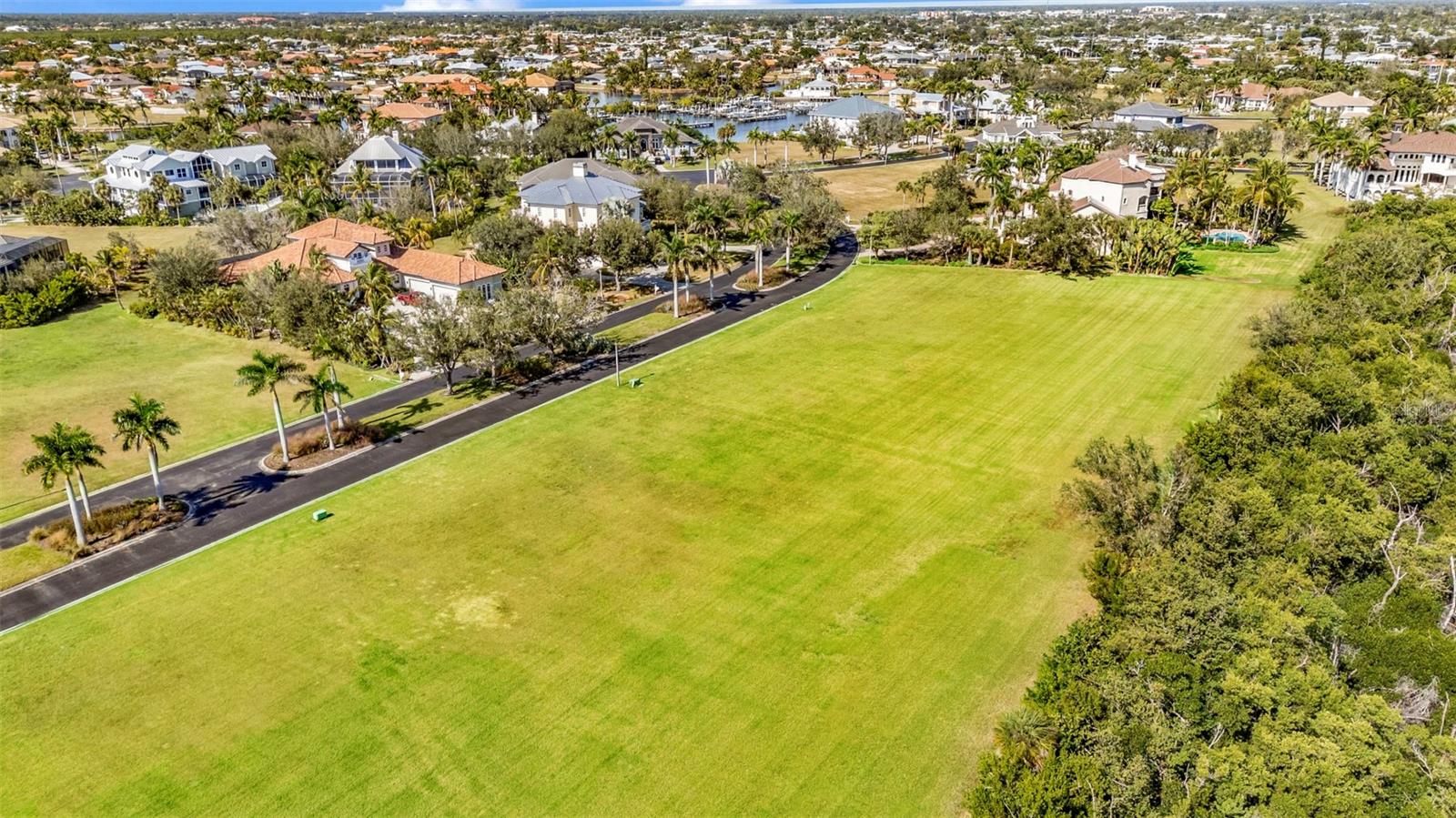 Image 14 of 35 For 4661 Grassy Point Boulevard