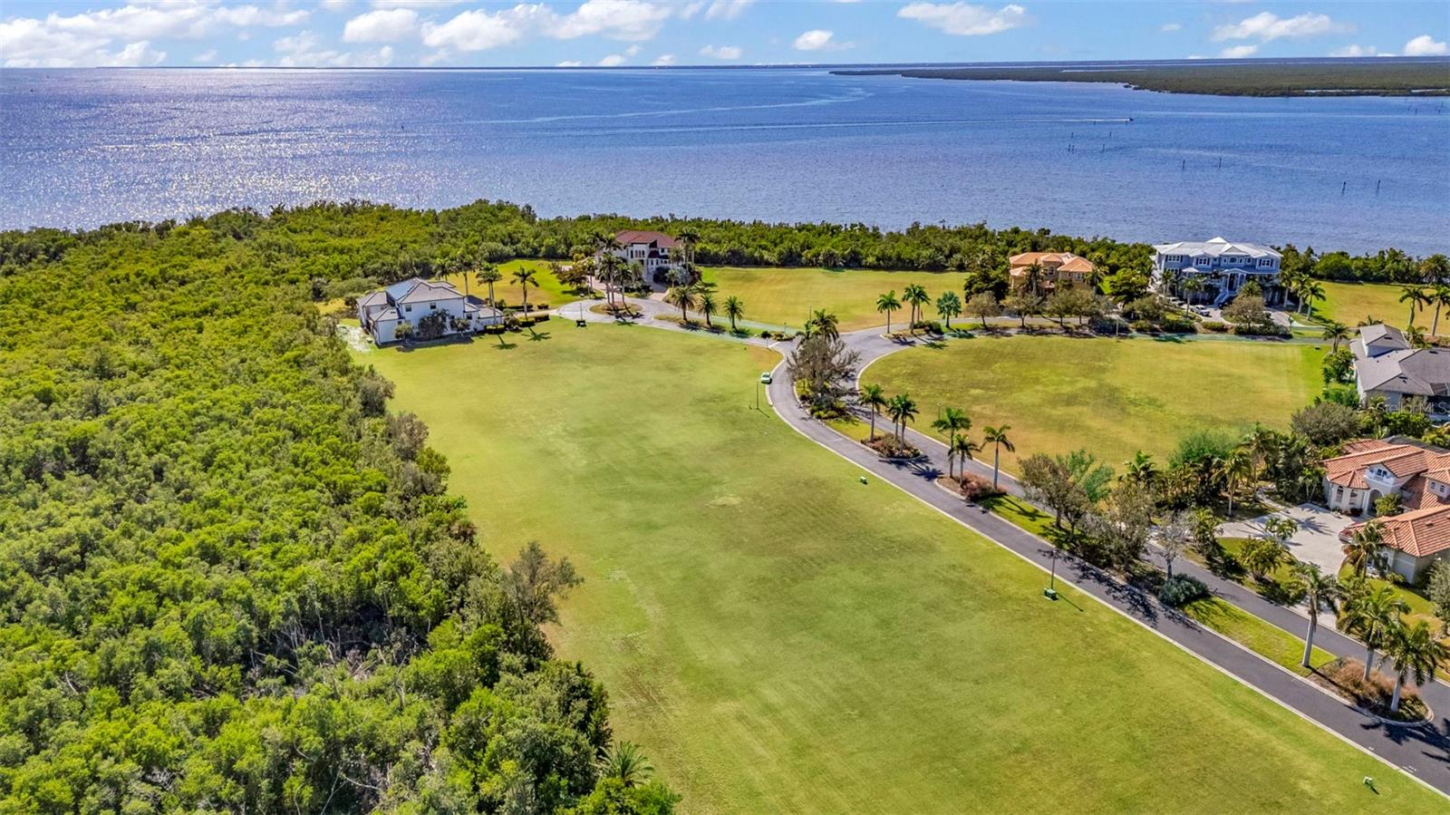 Image 17 of 35 For 4661 Grassy Point Boulevard