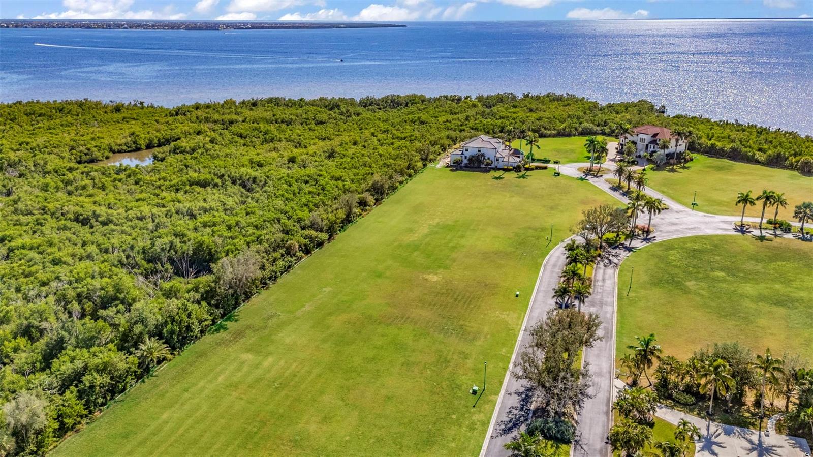 Image 19 of 35 For 4661 Grassy Point Boulevard