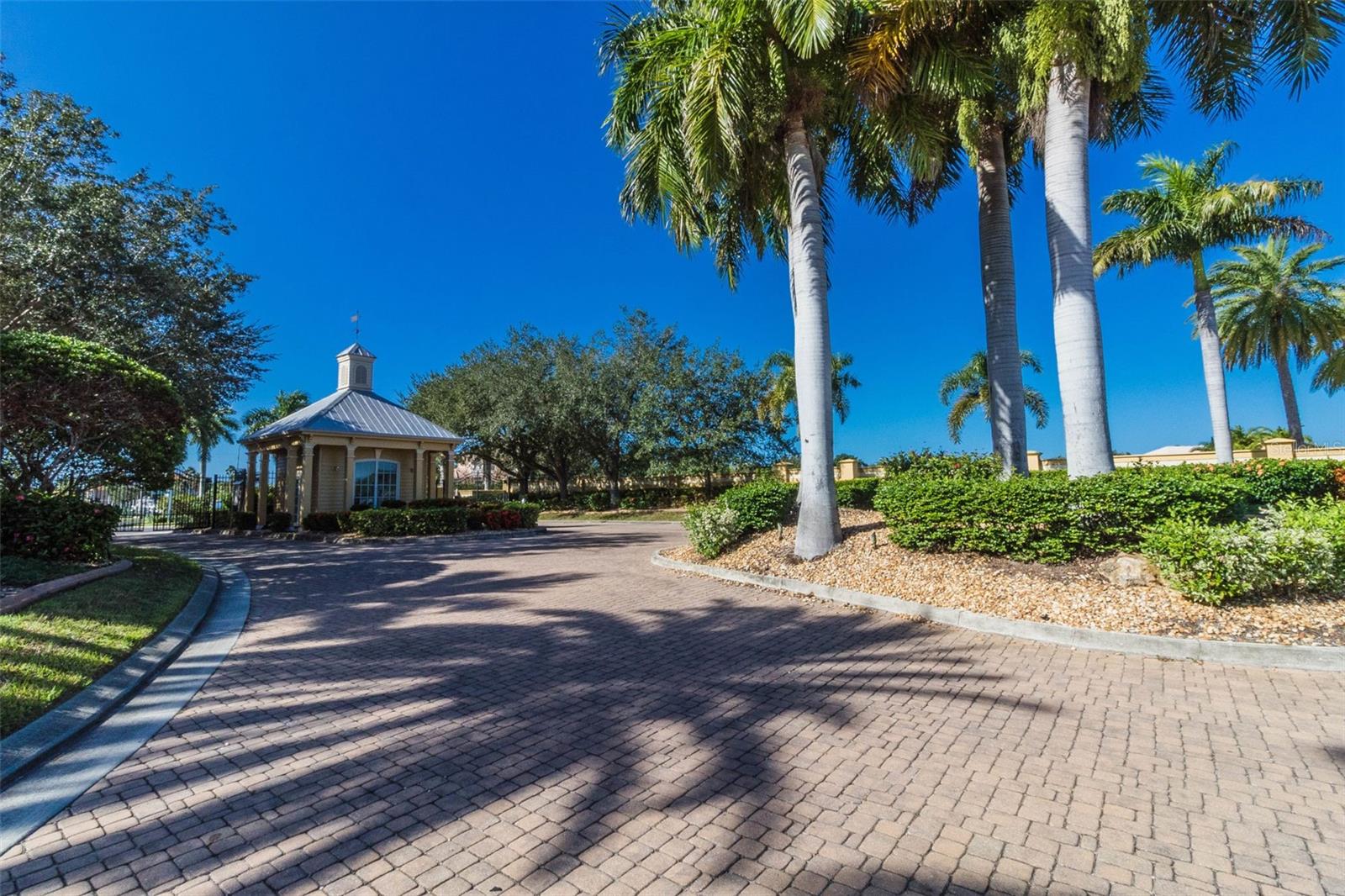 Image 29 of 35 For 4661 Grassy Point Boulevard