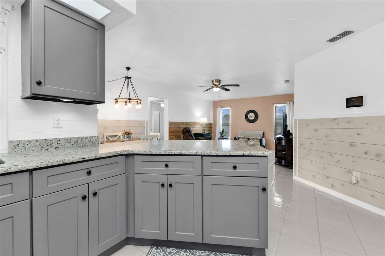 Image 13 of 41 For 625 Ennis Terrace Nw