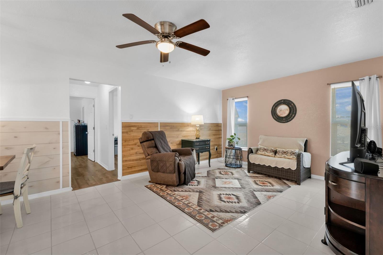 Image 17 of 41 For 625 Ennis Terrace Nw