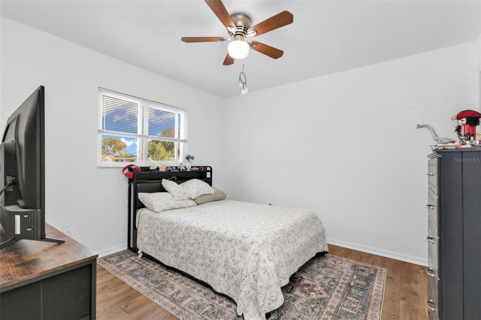 Image 28 of 41 For 625 Ennis Terrace Nw