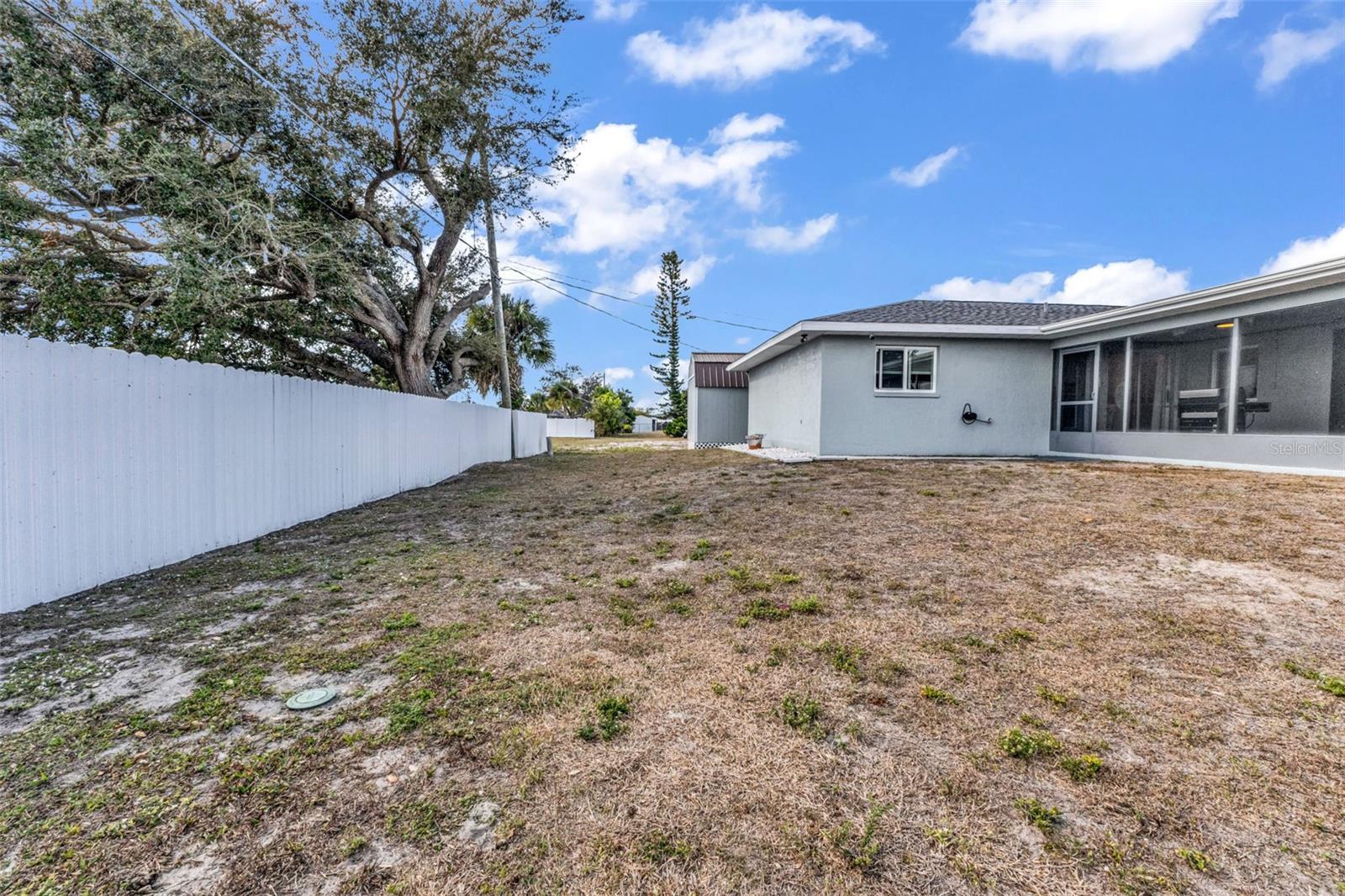 Image 35 of 41 For 625 Ennis Terrace Nw