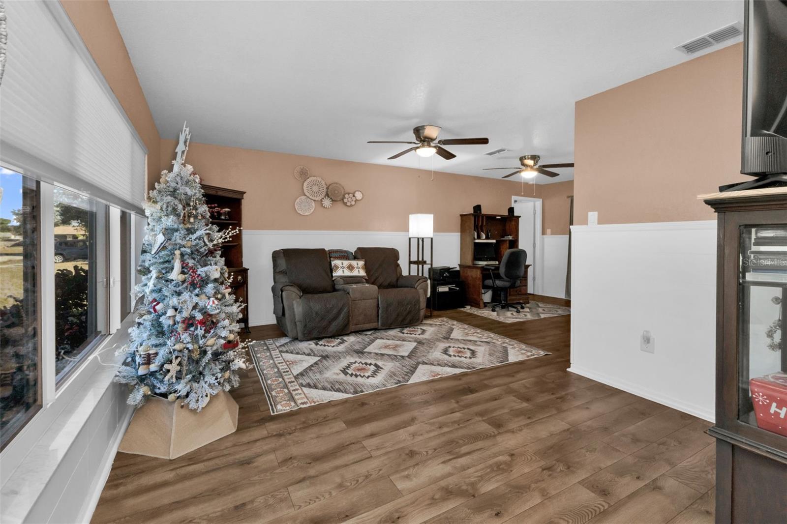 Image 4 of 41 For 625 Ennis Terrace Nw