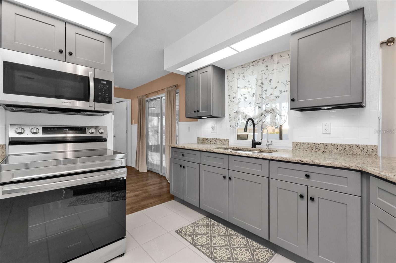 Image 9 of 41 For 625 Ennis Terrace Nw