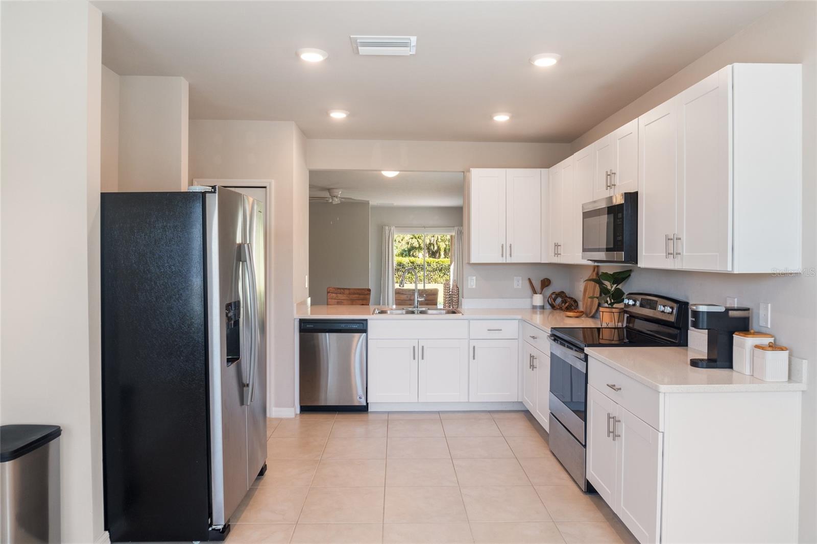 Image 13 of 38 For 25268 Lenox Circle