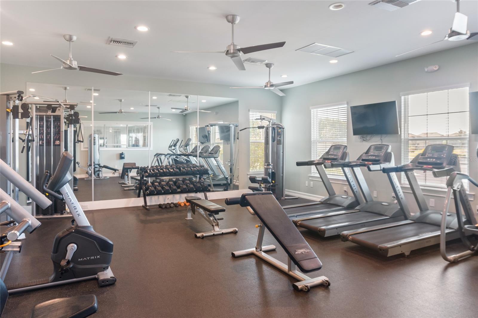 Image 32 of 38 For 25268 Lenox Circle