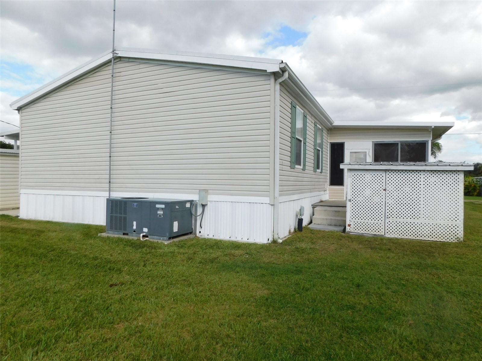 Image 45 of 52 For 11739 Lemon Avenue