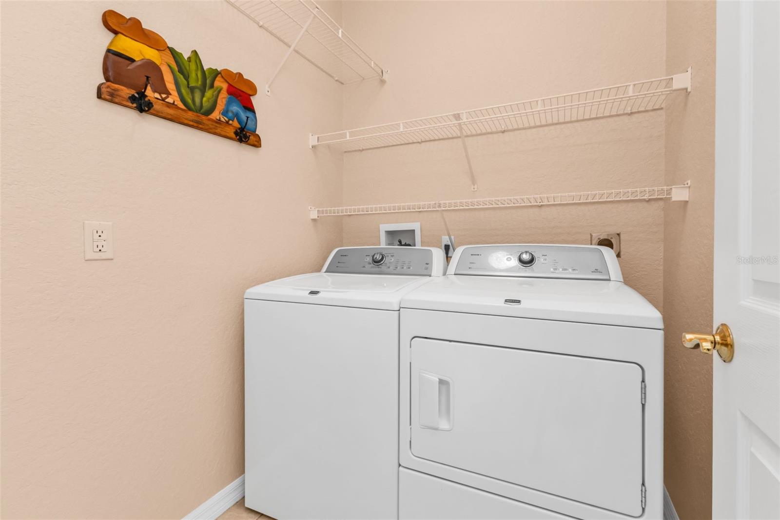 Image 19 of 42 For 24116 Buckingham Way