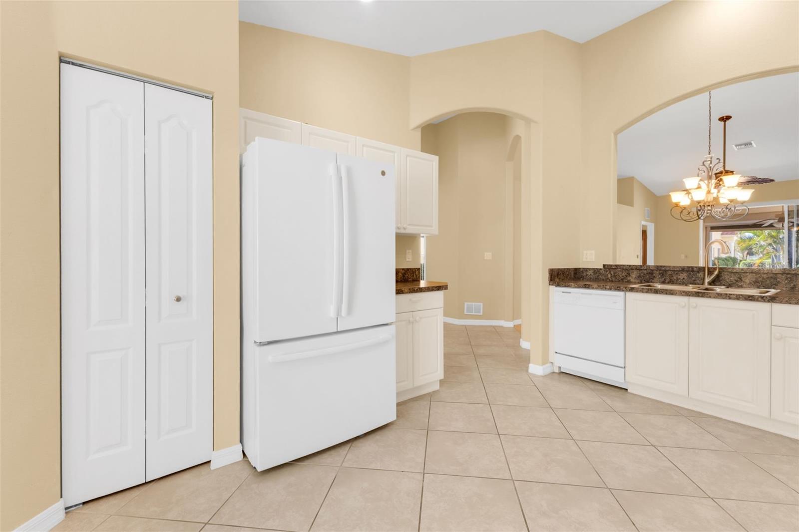 Image 18 of 43 For 3841 Albacete Circle 51