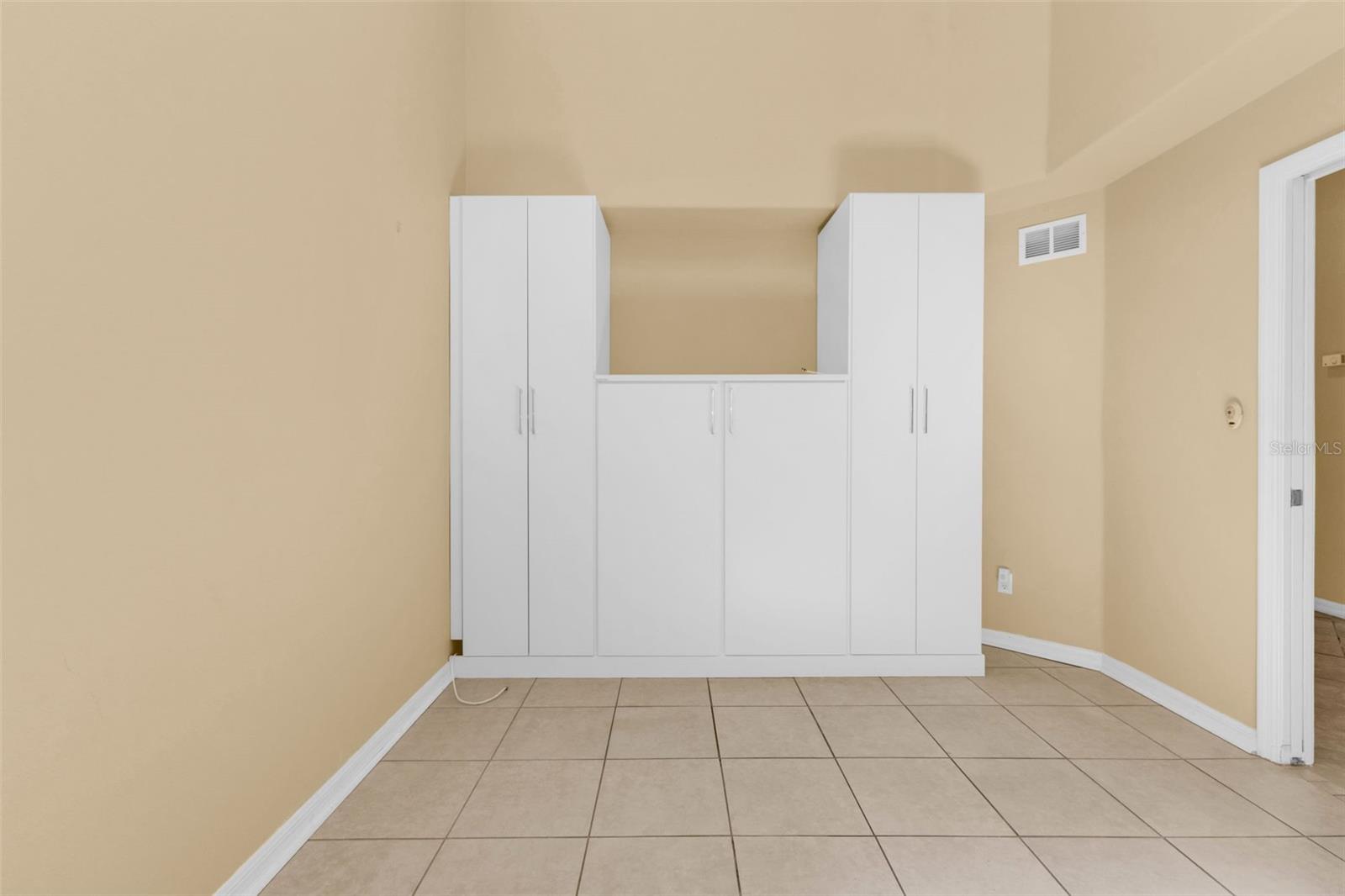 Image 7 of 43 For 3841 Albacete Circle 51