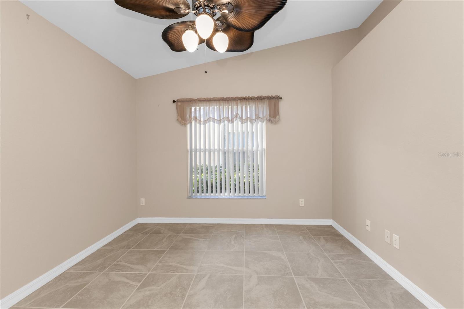 Image 9 of 43 For 3841 Albacete Circle 51