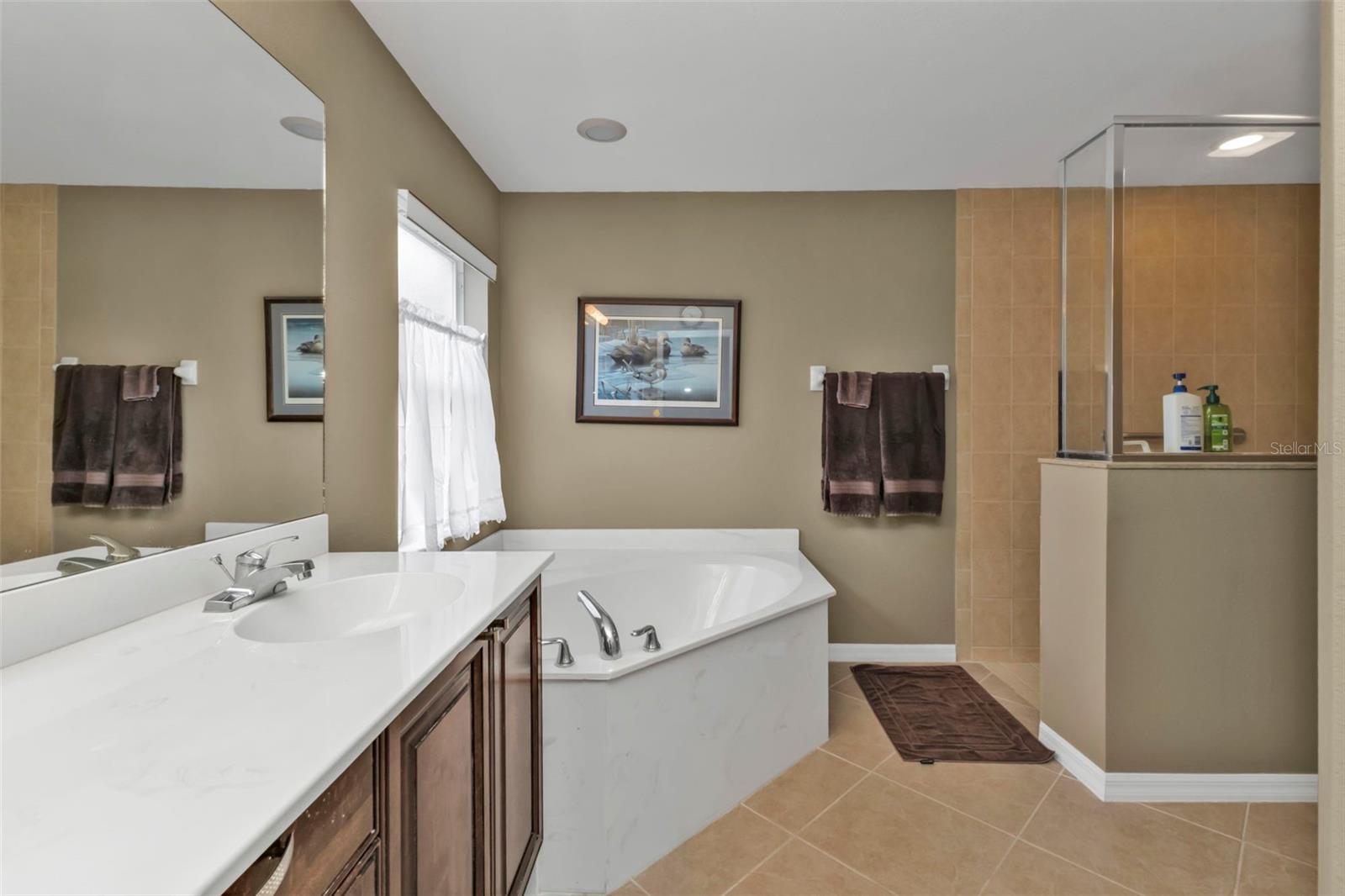 Image 20 of 57 For 3112 Club Drive 124