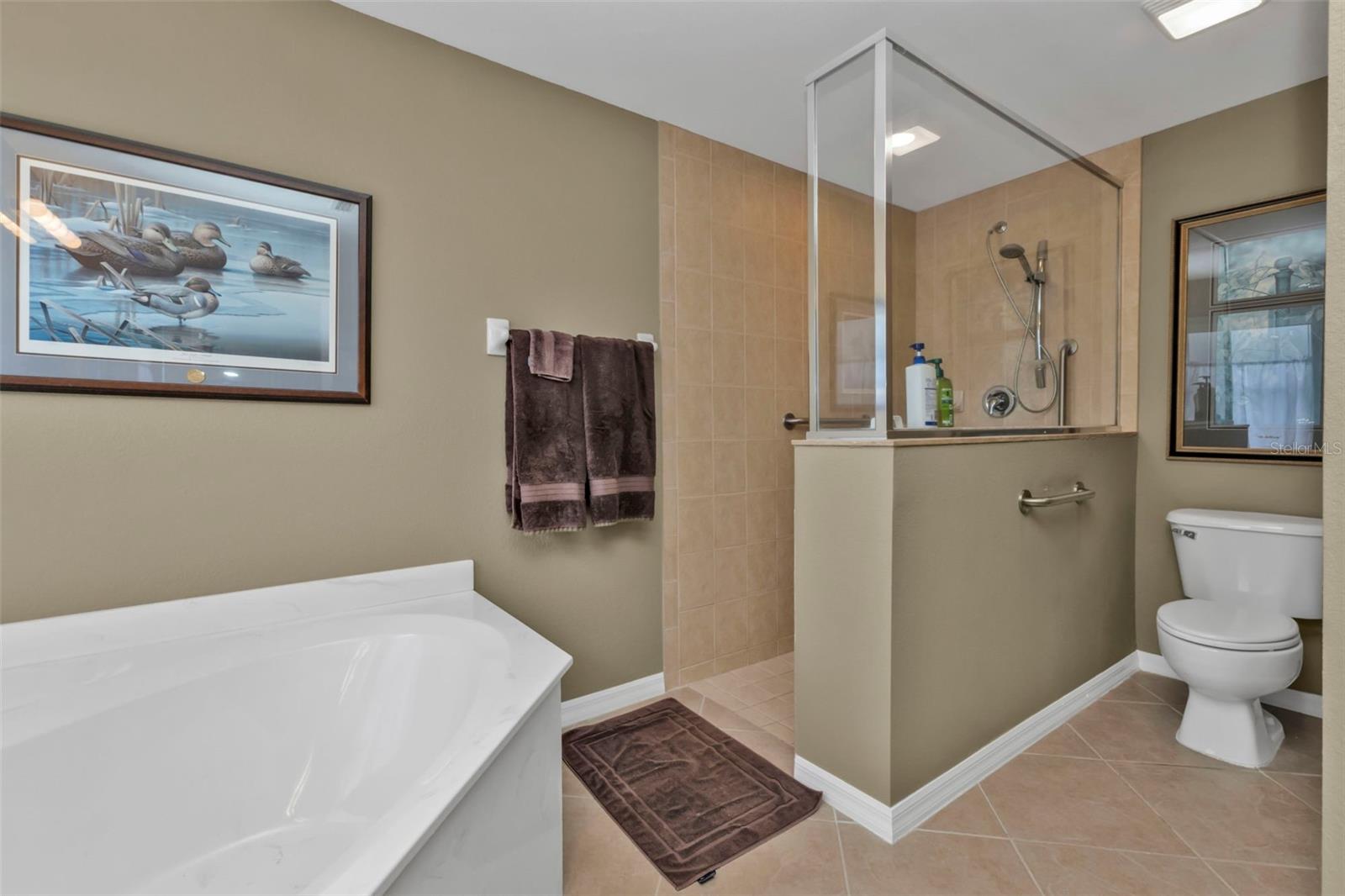 Image 21 of 57 For 3112 Club Drive 124