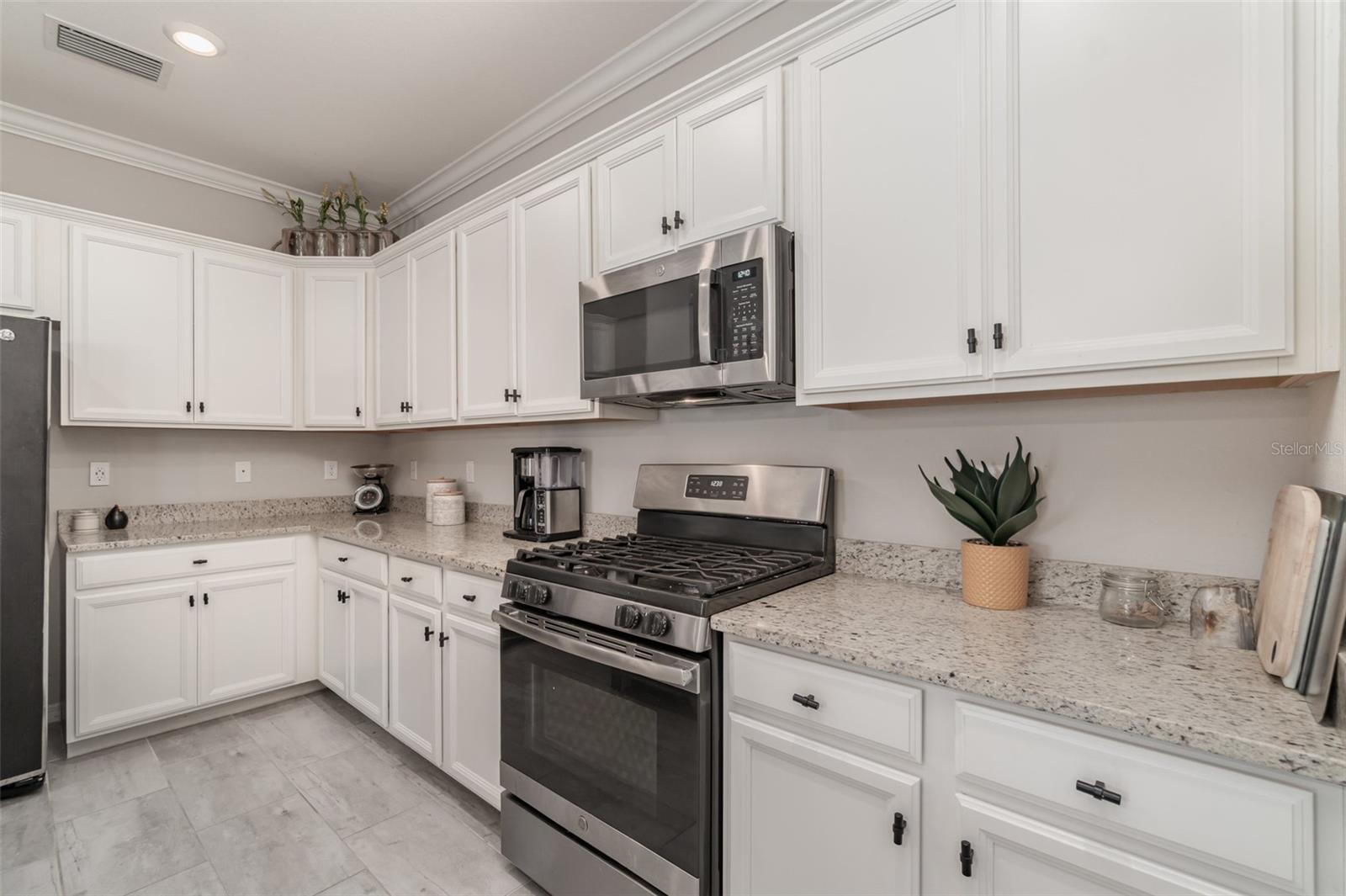 Image 11 of 47 For 43249 Treadway Drive