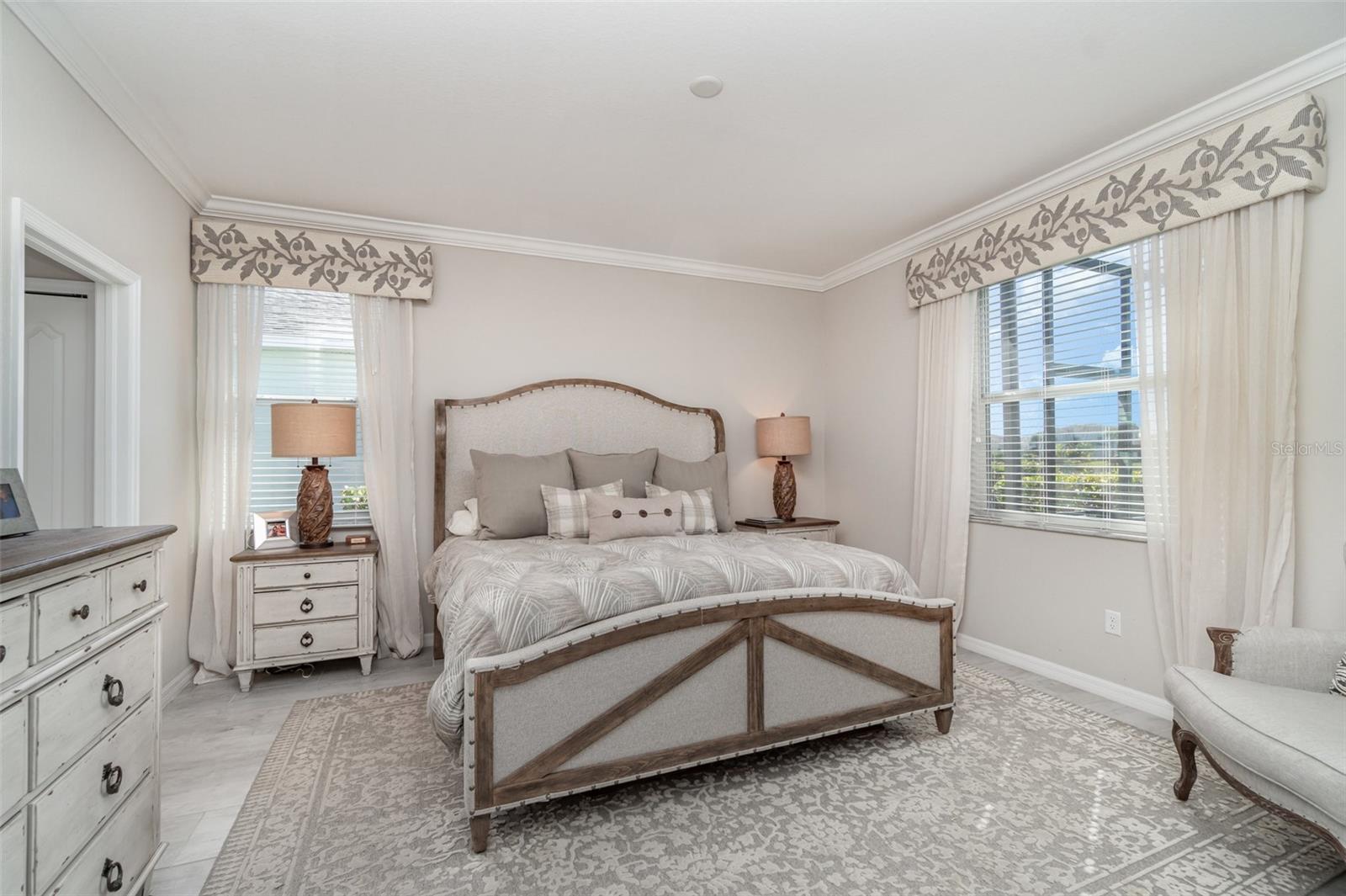 Image 13 of 47 For 43249 Treadway Drive